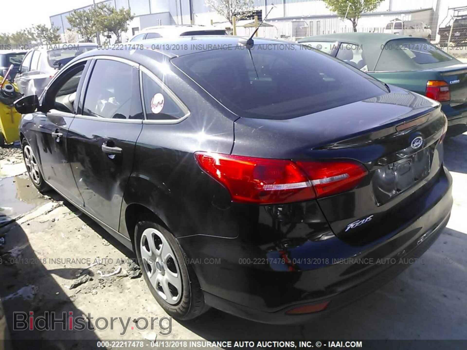 2015 Ford Focus - VIN: 1FADP3E21FL275561 - Photo 3
