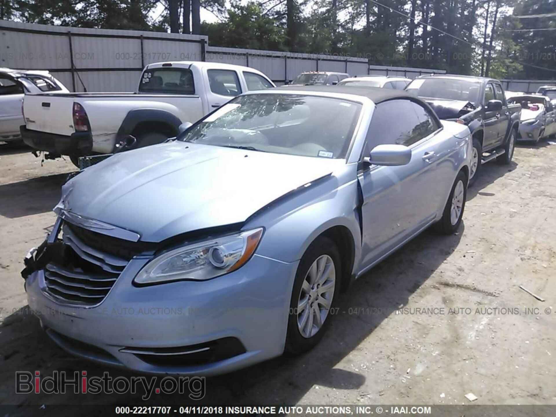 2013 Chrysler 200 - VIN: 1C3BCBEB0DN526969 - Photo 2