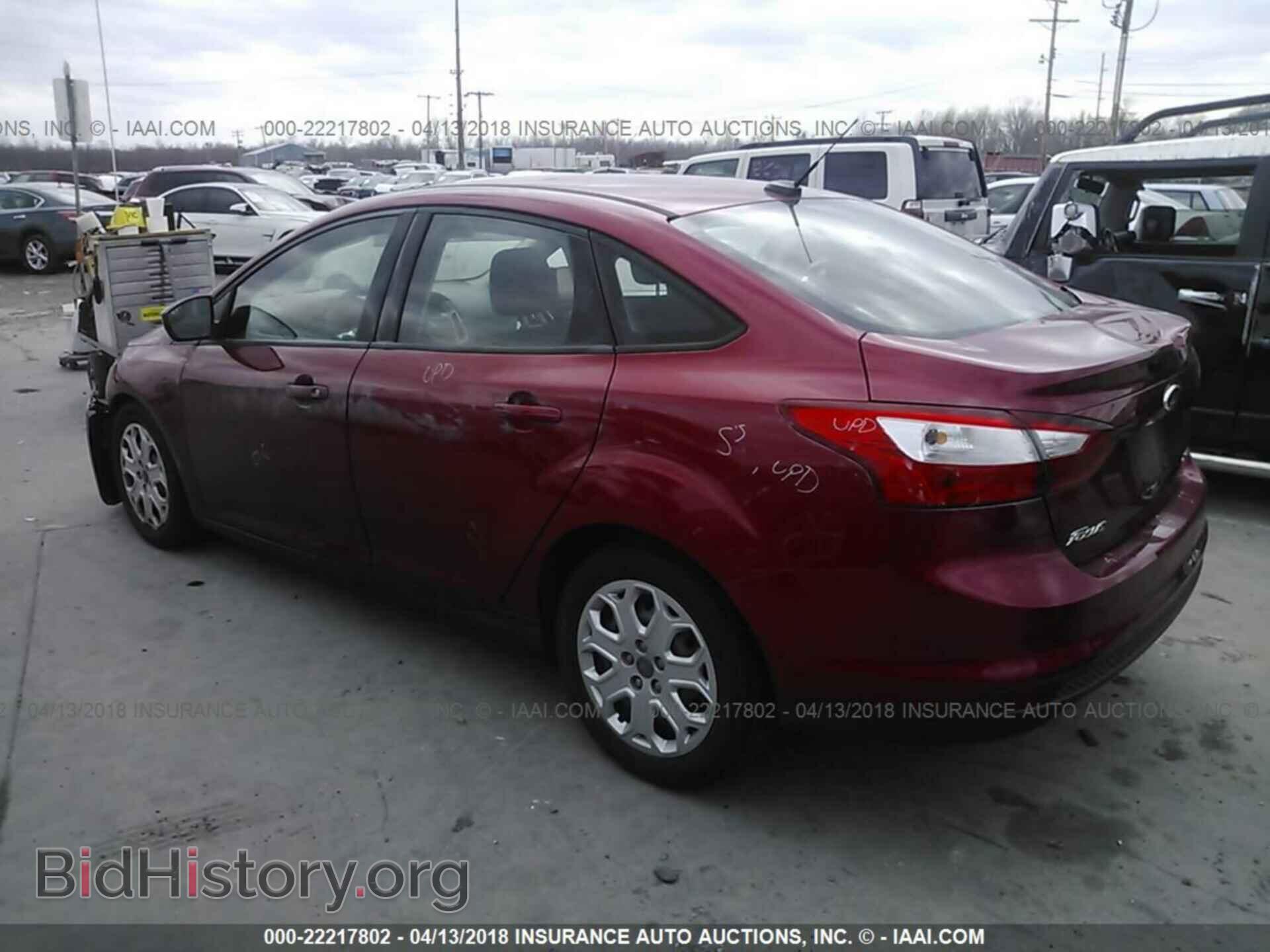 2012 Ford Focus - VIN: 1FAHP3F24CL130042 - Photo 3