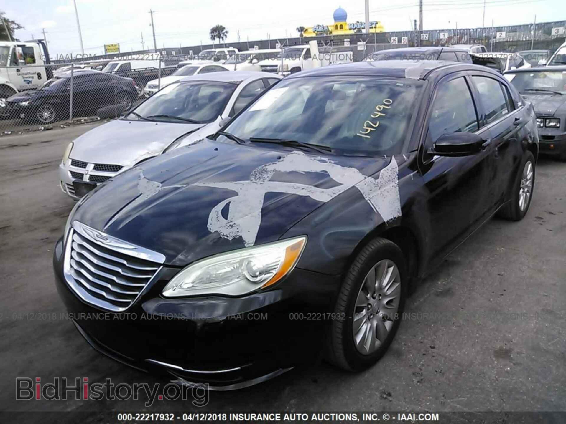 2014 Chrysler 200 - VIN: 1C3CCBAB7EN142490 - Photo 2