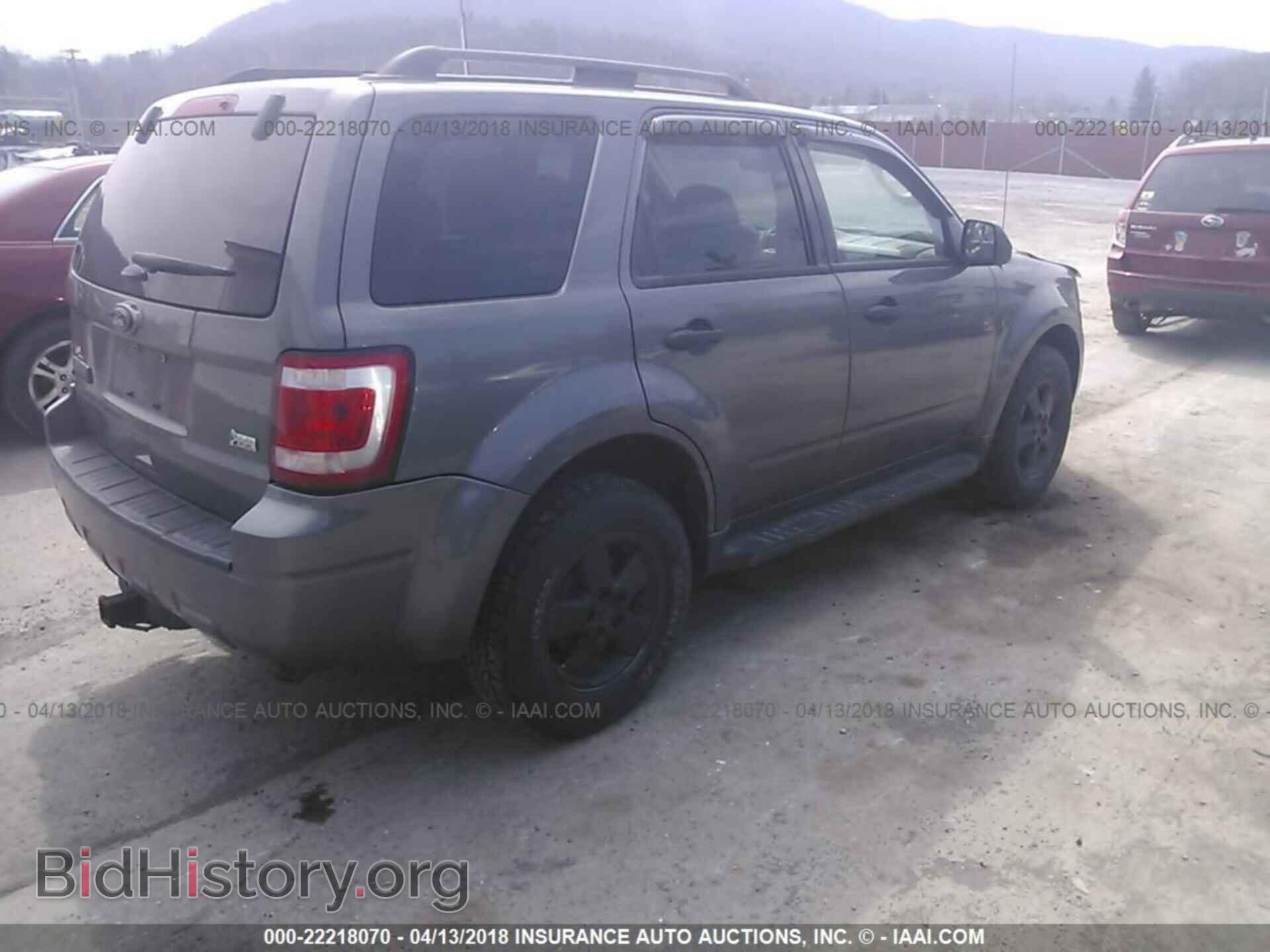 2011 Ford Escape - VIN: 1FMCU9DG8BKB21648 - Photo 4
