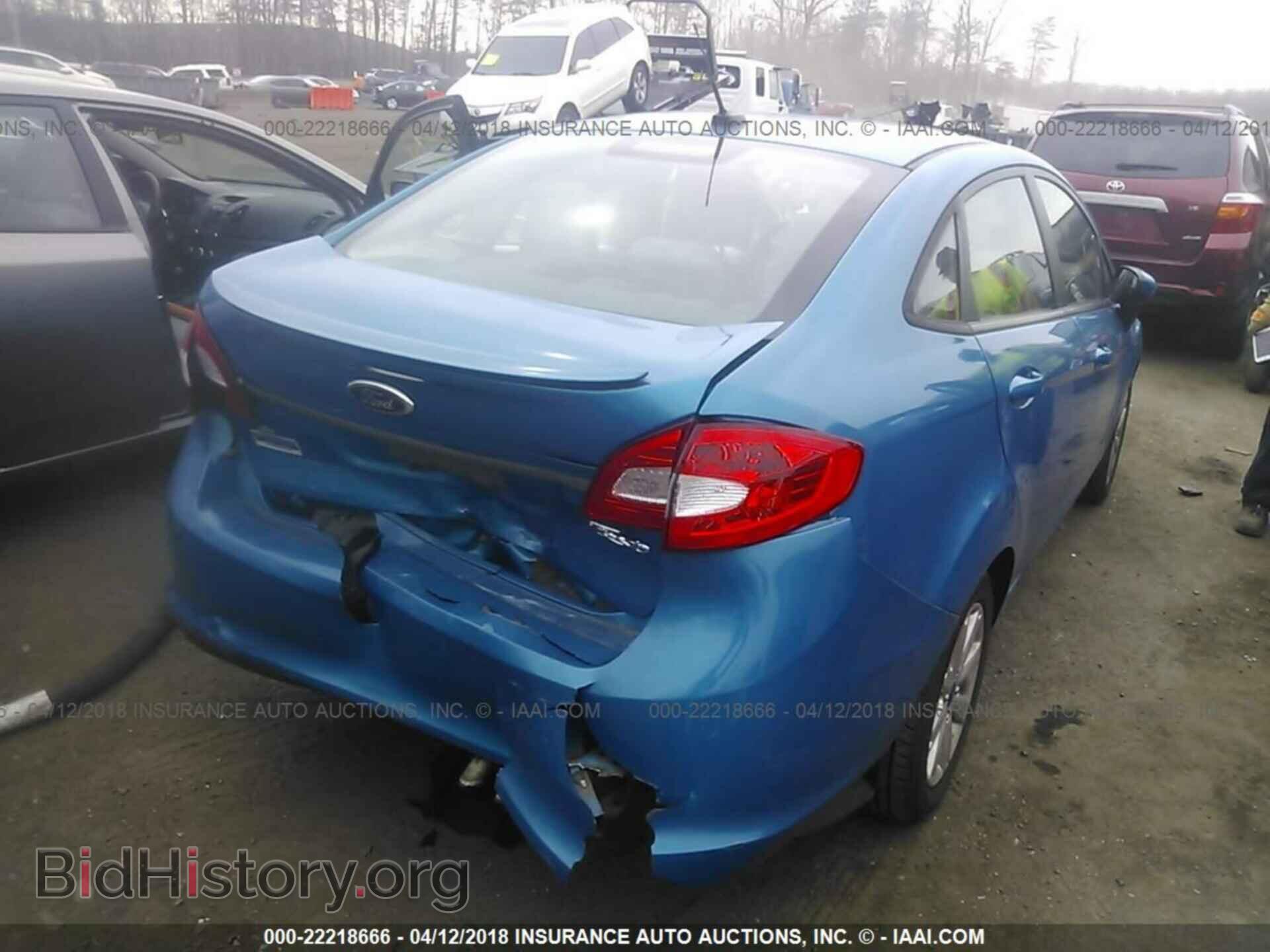 2012 Ford Fiesta - VIN: 3FADP4BJ6CM215366 - Photo 4