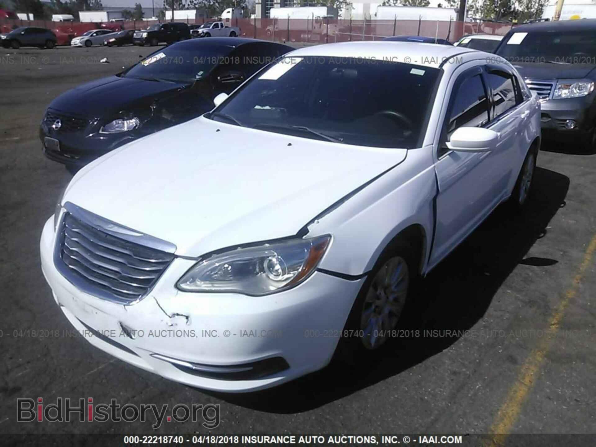 2013 Chrysler 200 - VIN: 1C3CCBABXDN646708 - Photo 2
