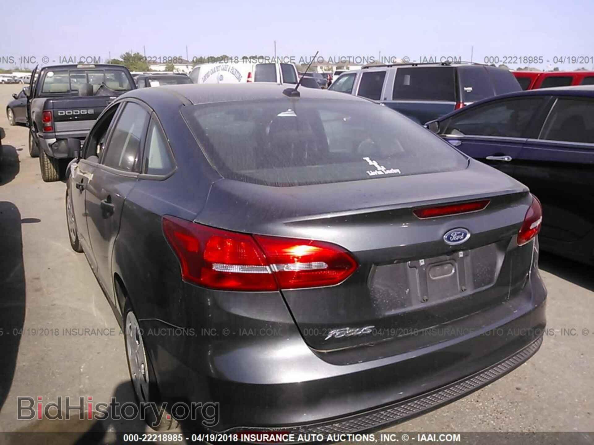 2017 Ford Focus - VIN: 1FADP3E24HL307731 - Photo 3