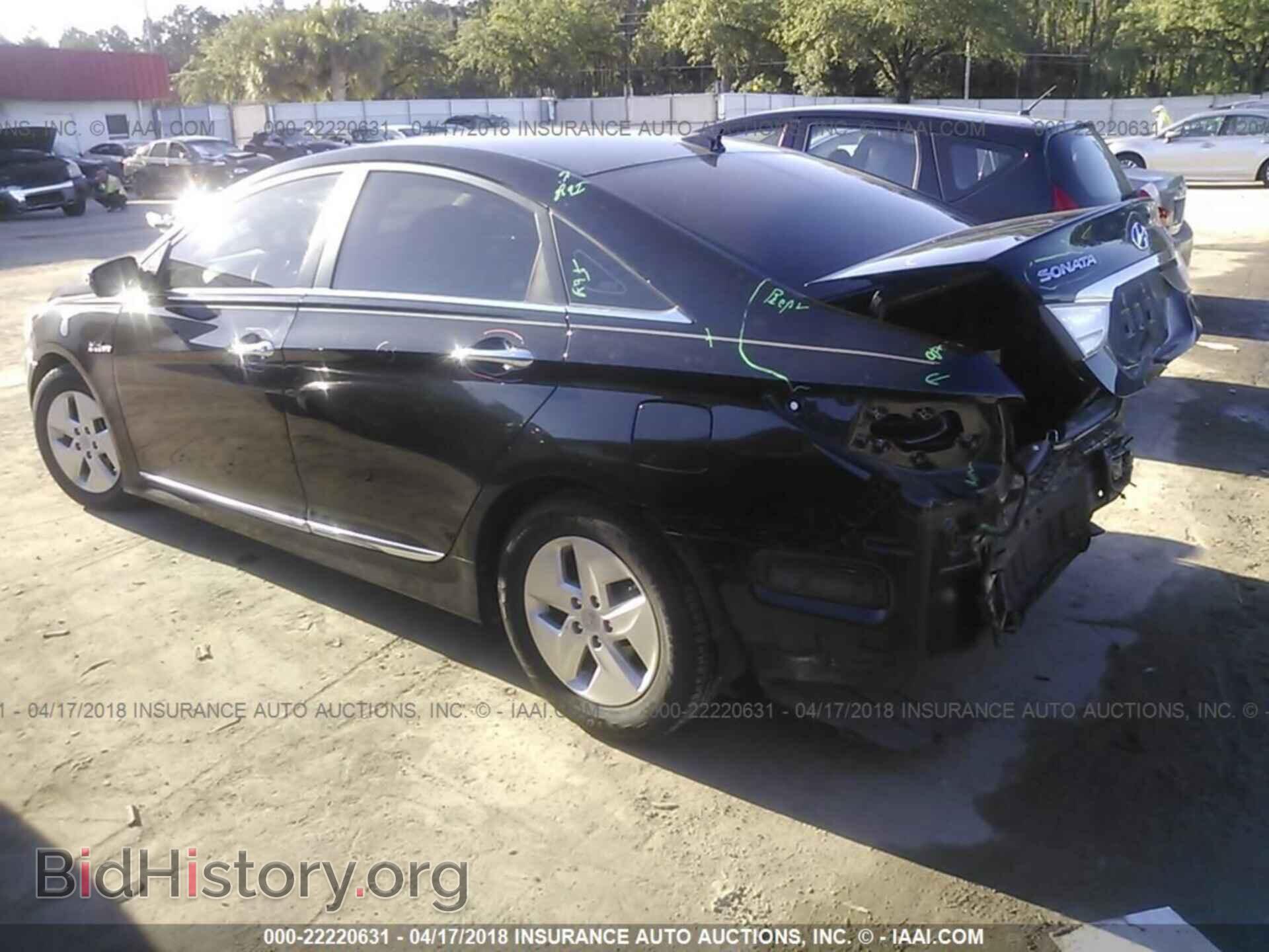 2012 Hyundai Sonata - VIN: KMHEC4A40CA054432 - Photo 3