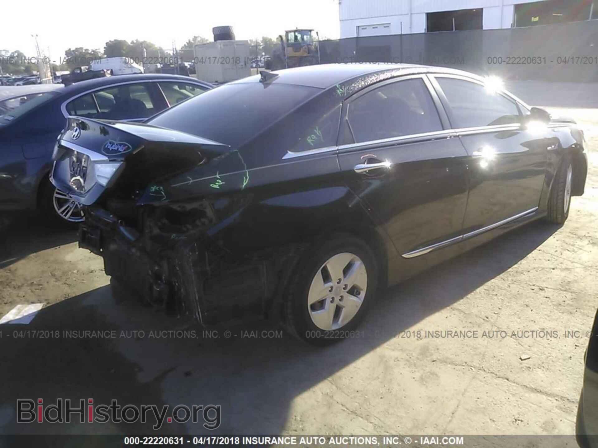 2012 Hyundai Sonata - VIN: KMHEC4A40CA054432 - Photo 4