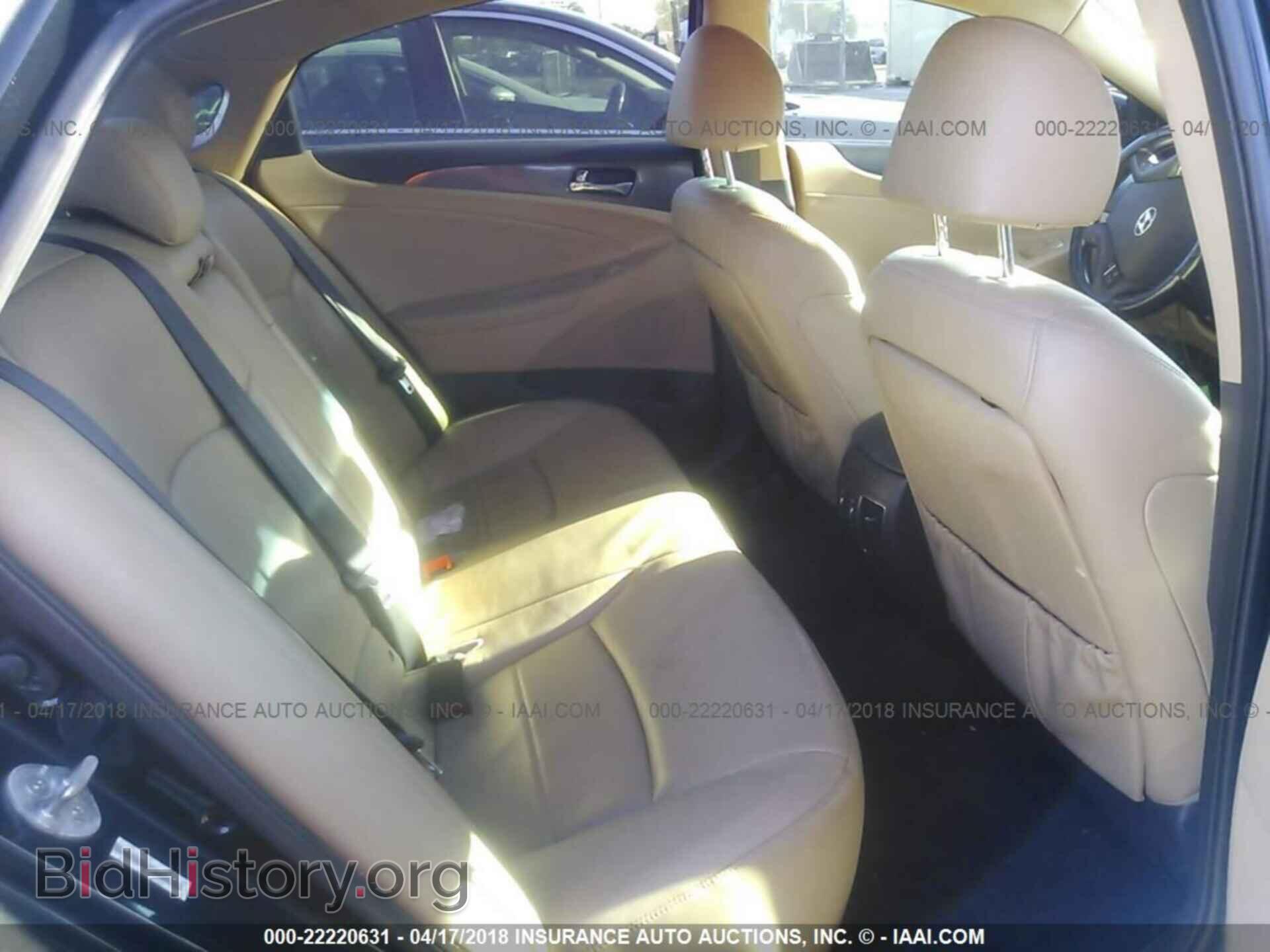 2012 Hyundai Sonata - VIN: KMHEC4A40CA054432 - Photo 8