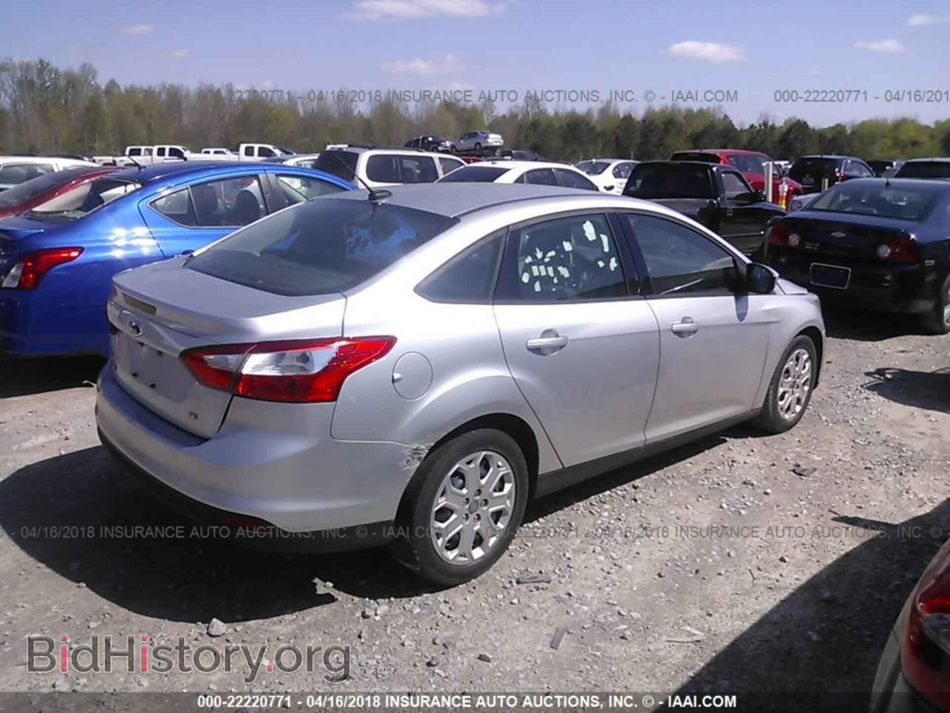 2012 Ford Focus - VIN: 1FAHP3F26CL192140 - Photo 4