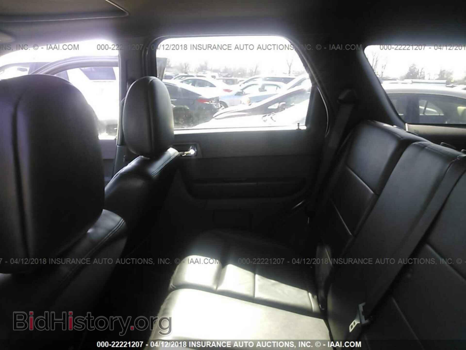 2011 Ford Escape - VIN: 1FMCU9DG0BKB46043 - Photo 8