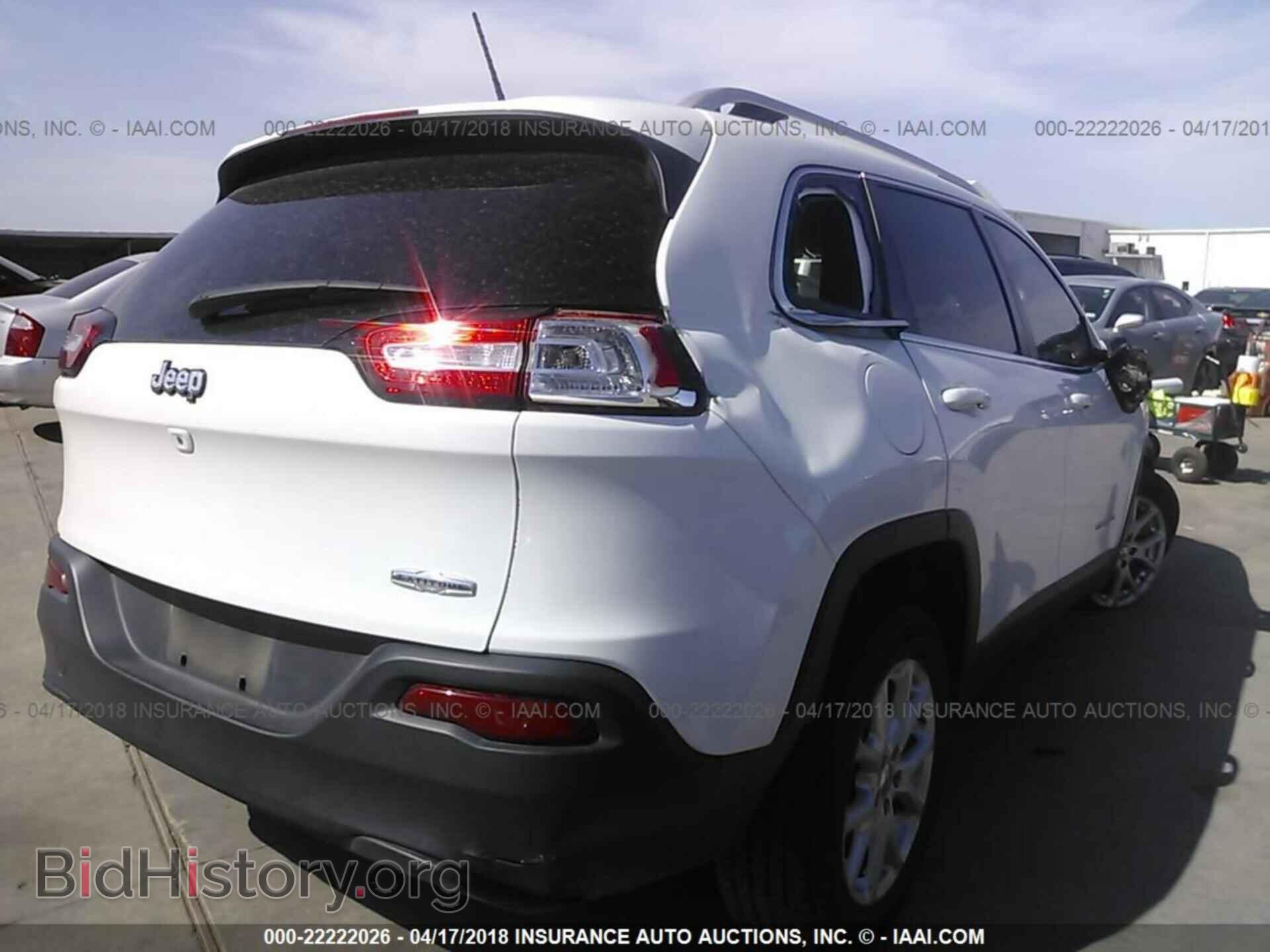 2015 Jeep Cherokee - VIN: 1C4PJLCB3FW642910 - Photo 4