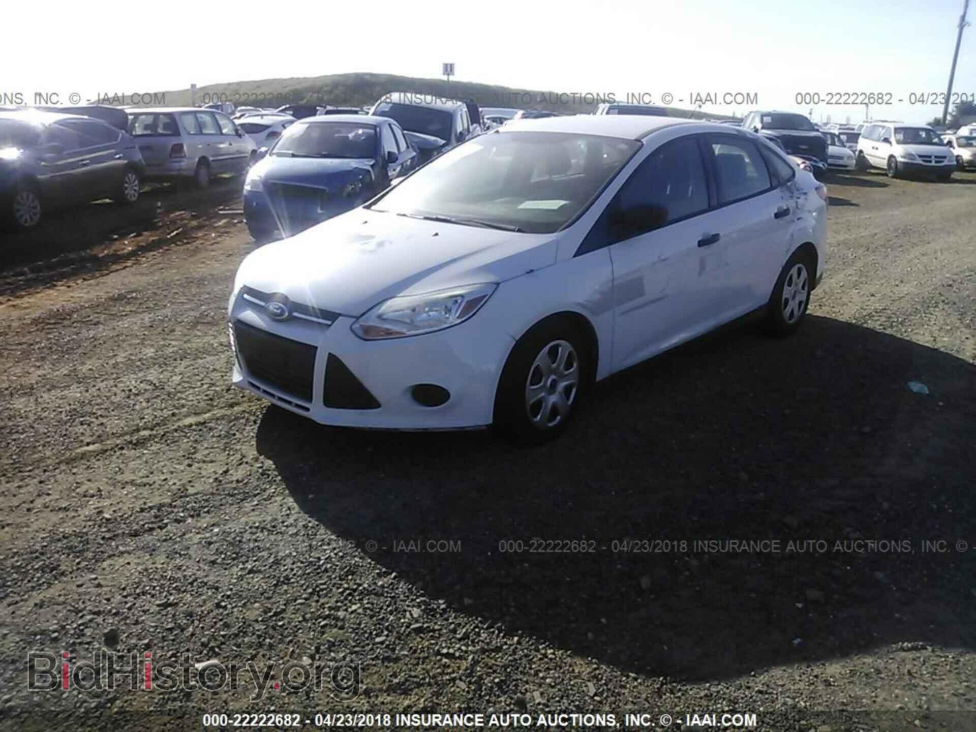 2012 Ford Focus - VIN: 1FAHP3E24CL321686 - Photo 2