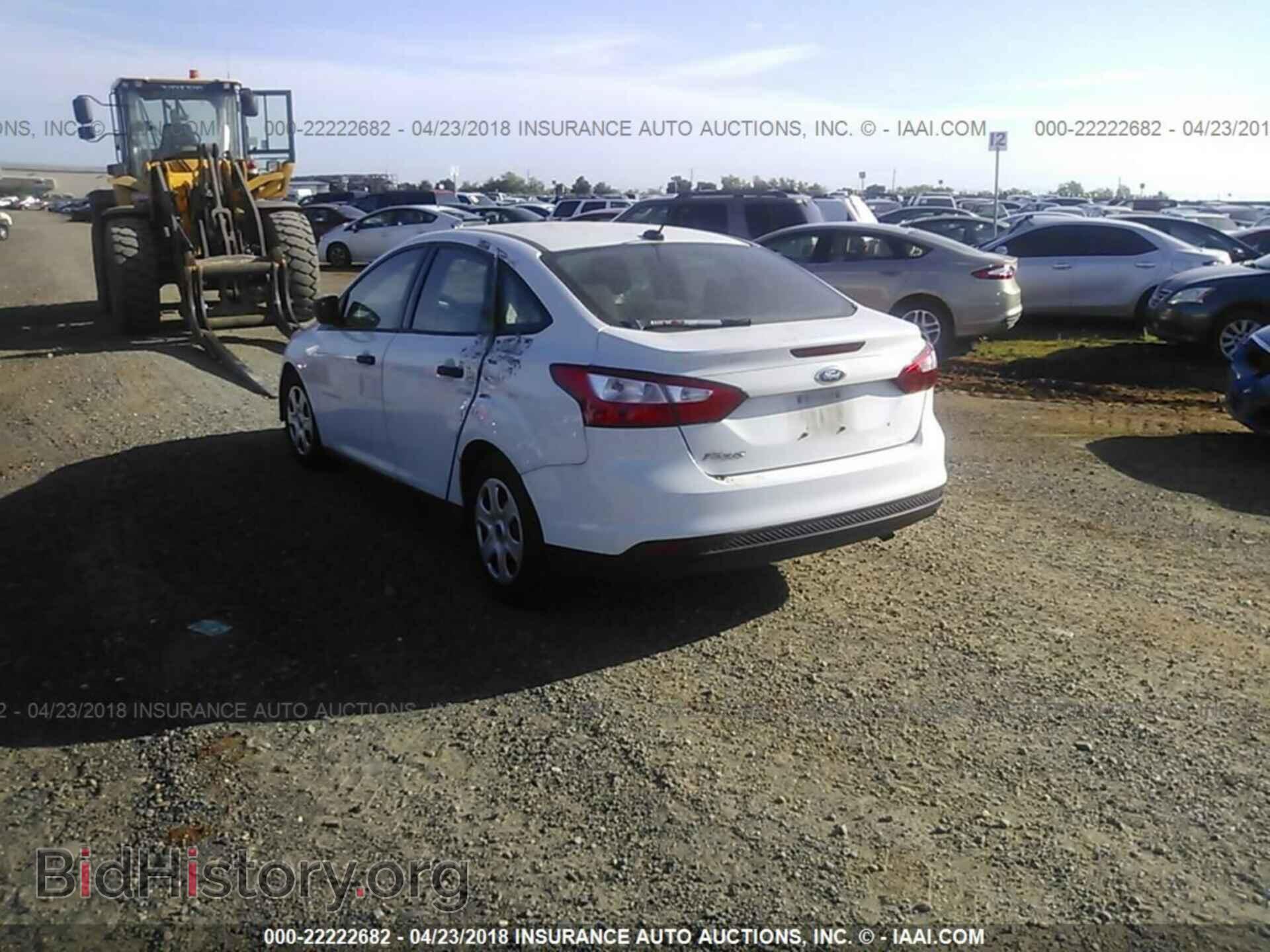 2012 Ford Focus - VIN: 1FAHP3E24CL321686 - Photo 3