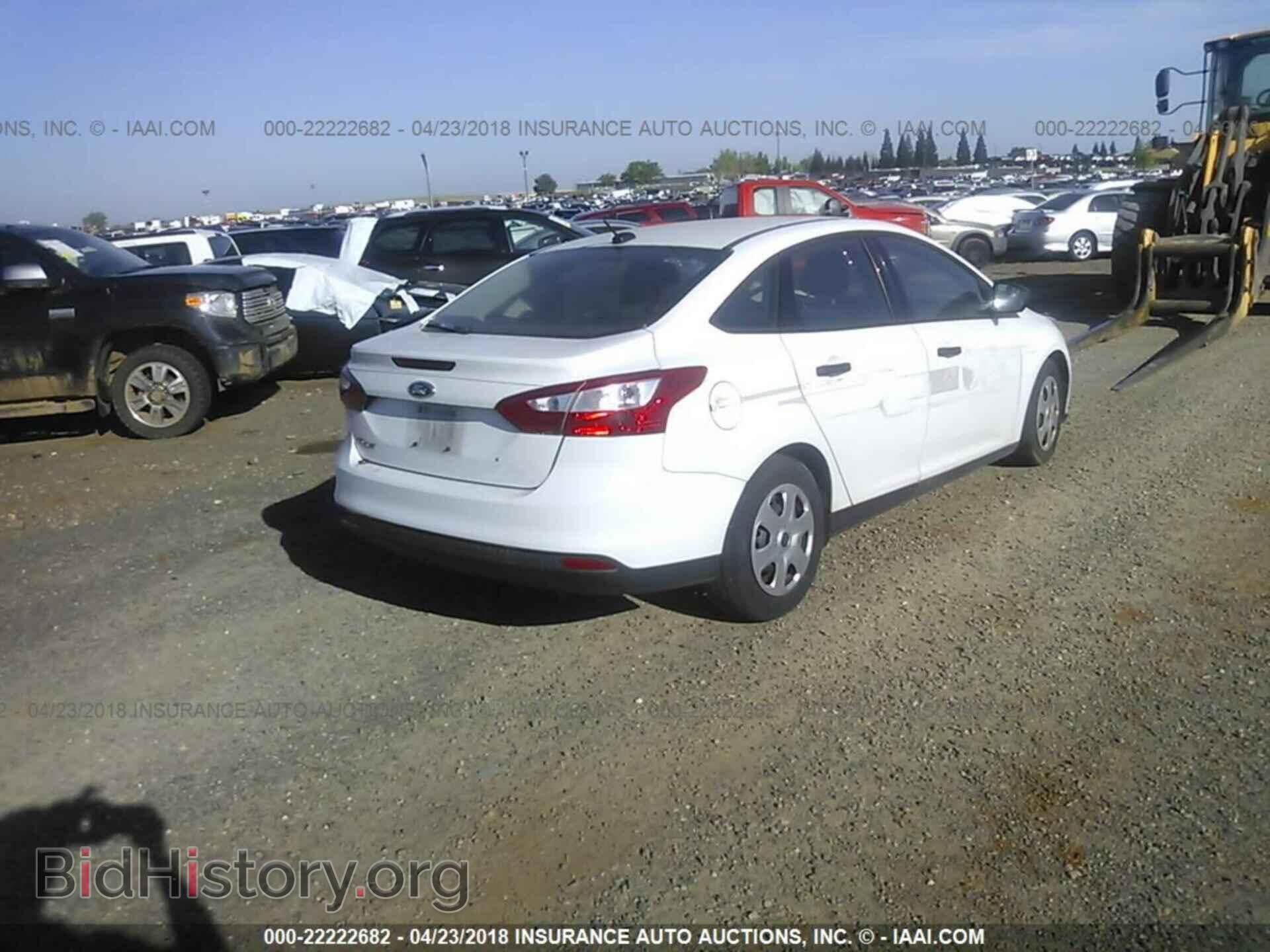 2012 Ford Focus - VIN: 1FAHP3E24CL321686 - Photo 4