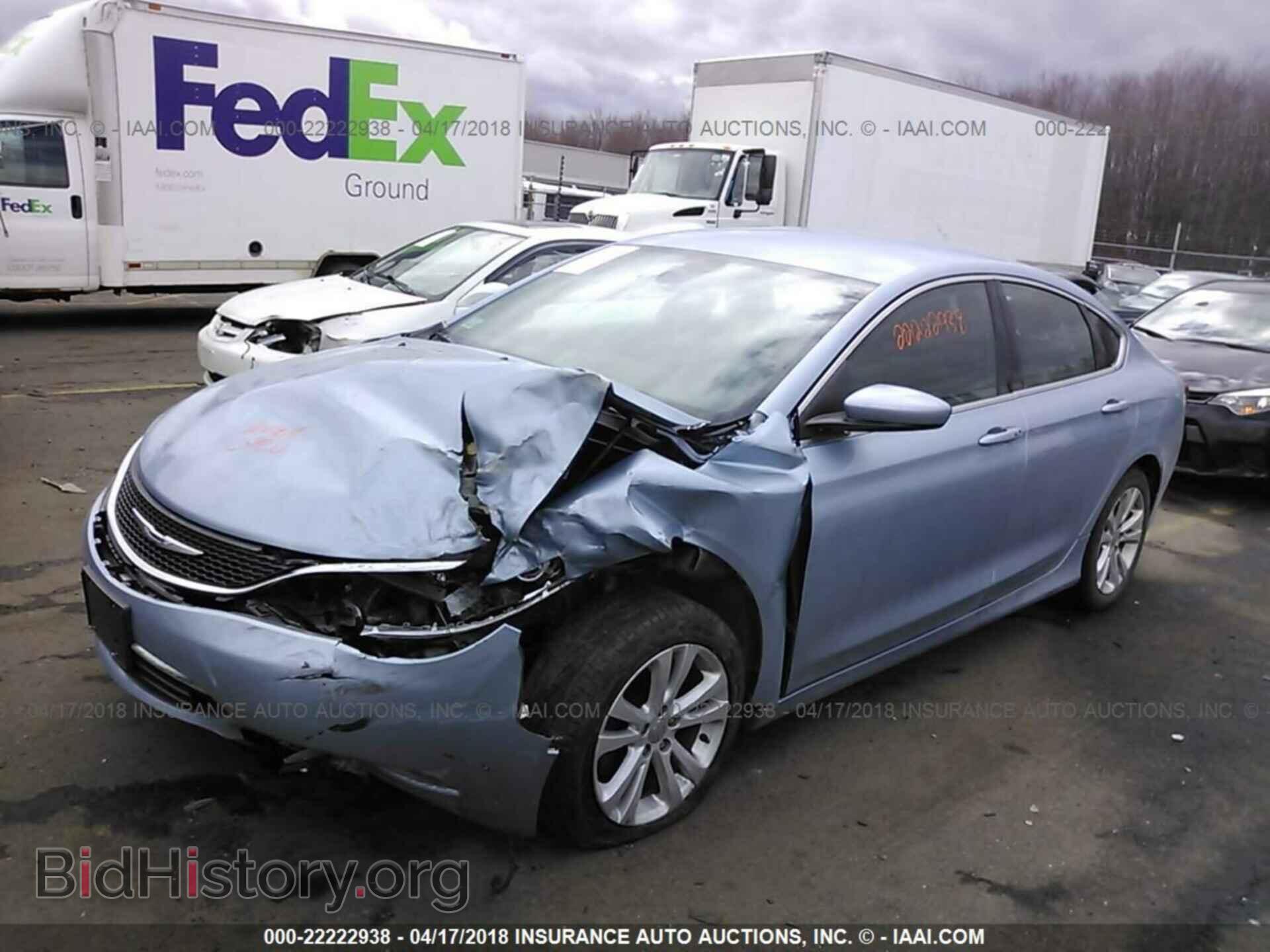 2015 Chrysler 200 - VIN: 1C3CCCAB6FN724765 - Photo 2