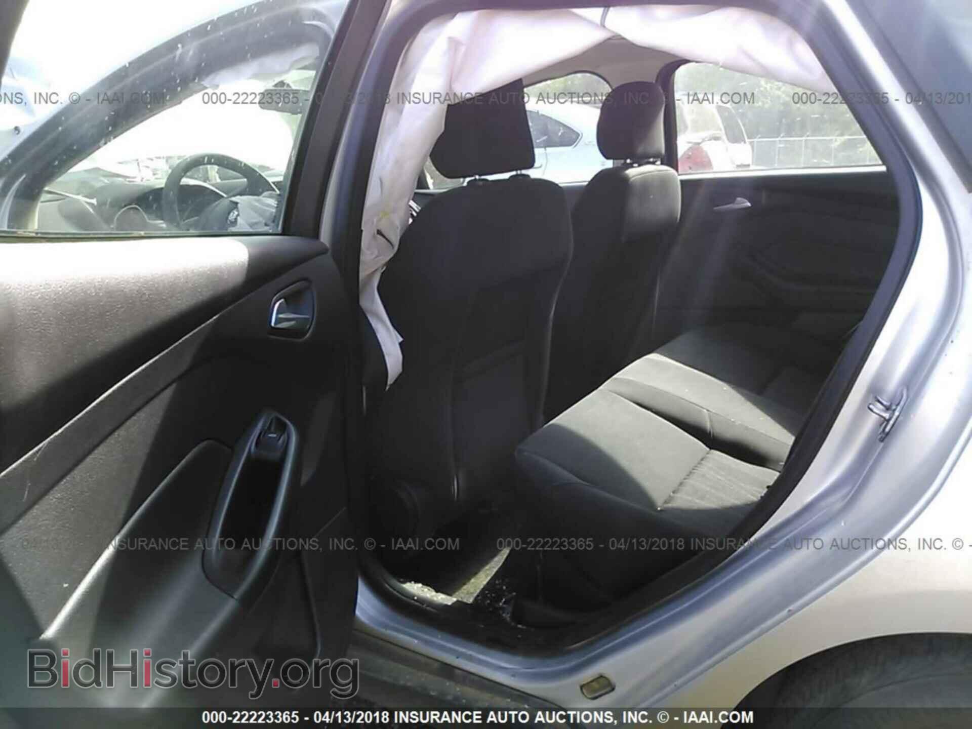 2016 Ford Focus - VIN: 1FADP3F22GL300676 - Photo 8