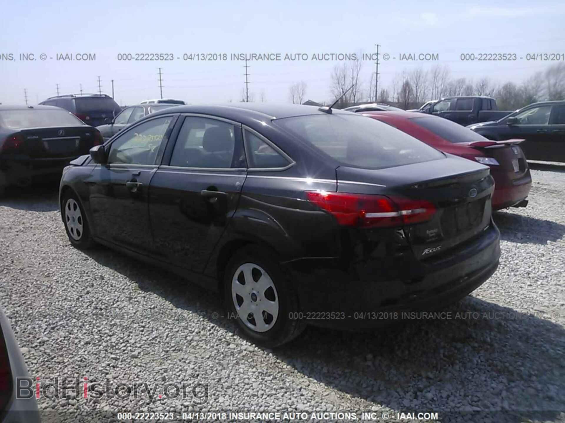 2015 Ford Focus - VIN: 1FADP3E27FL264239 - Photo 3