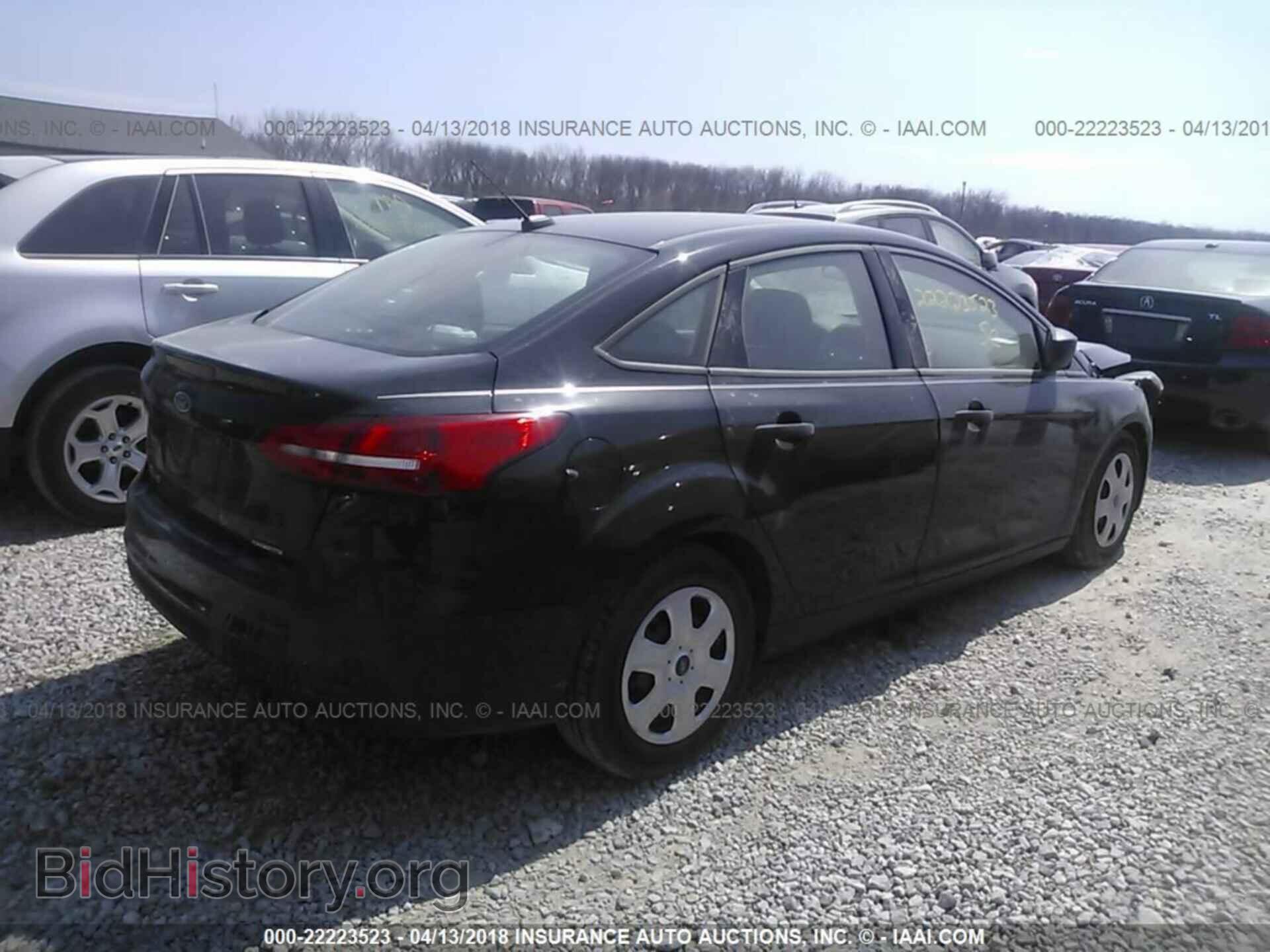 2015 Ford Focus - VIN: 1FADP3E27FL264239 - Photo 4