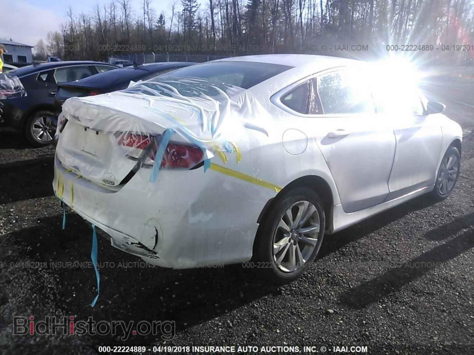 2015 Chrysler 200 - VIN: 1C3CCCAB1FN631474 - Photo 4