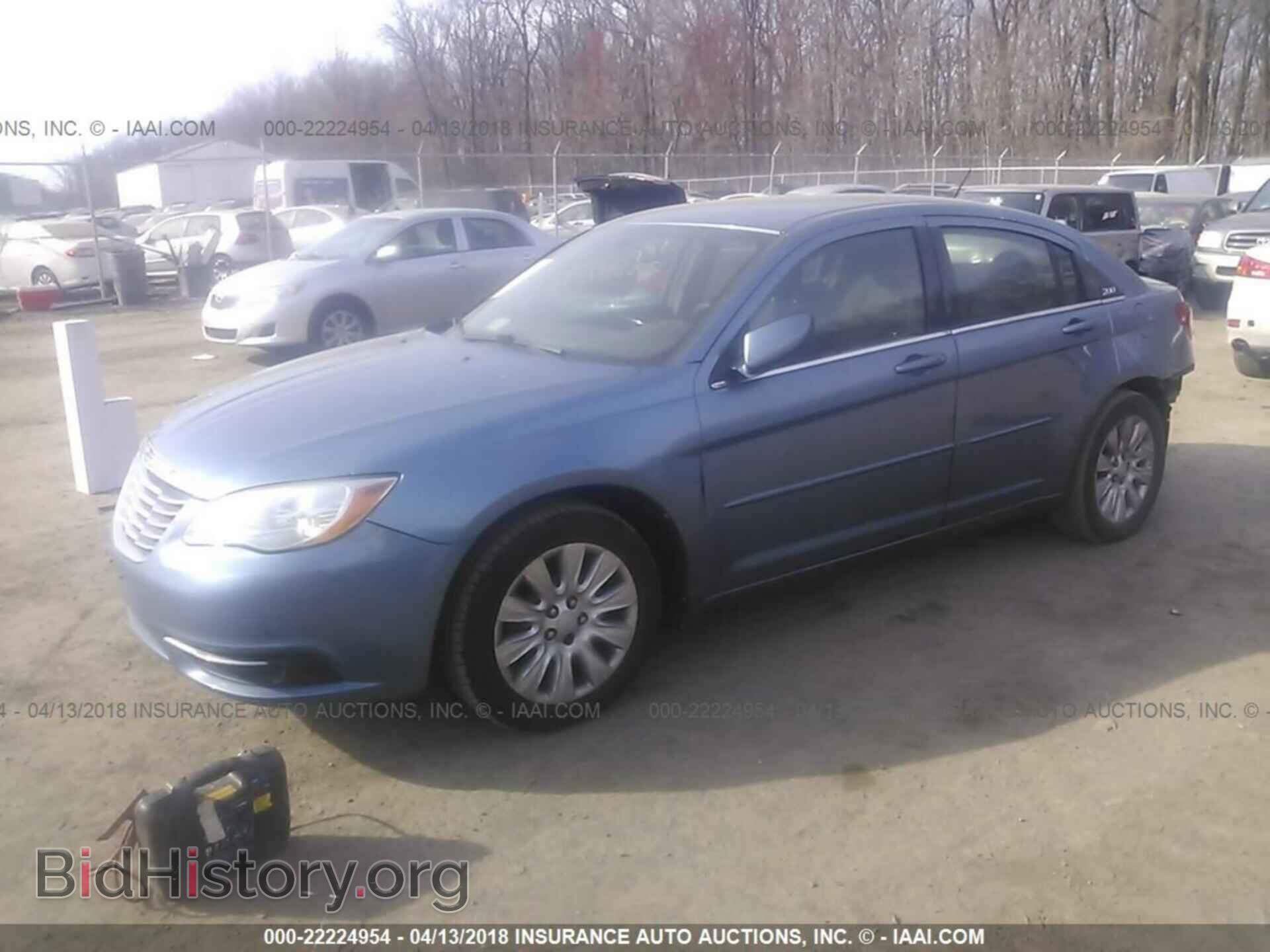 2011 Chrysler 200 - VIN: 1C3BC4FB6BN566738 - Photo 2