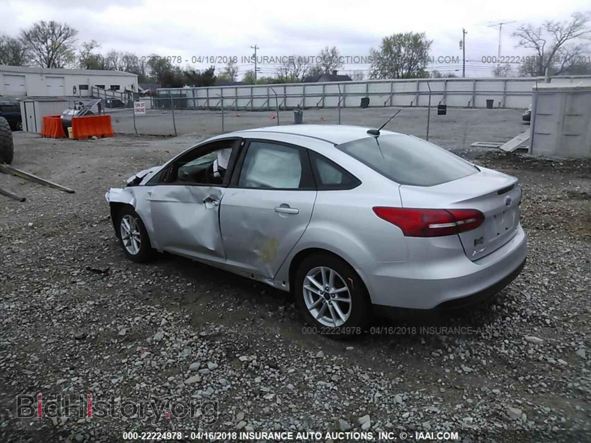 2017 Ford Focus - VIN: 1FADP3F28HL213723 - Photo 3