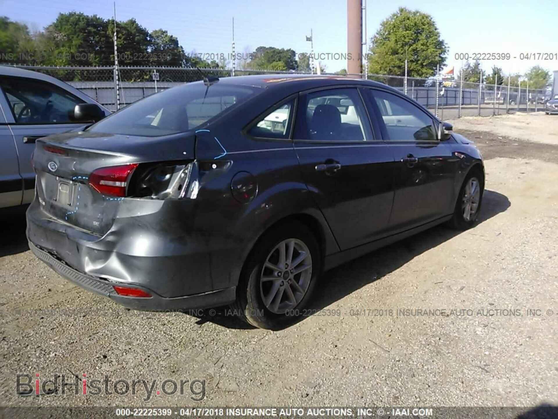 2017 Ford Focus - VIN: 1FADP3F24HL322521 - Фото 4