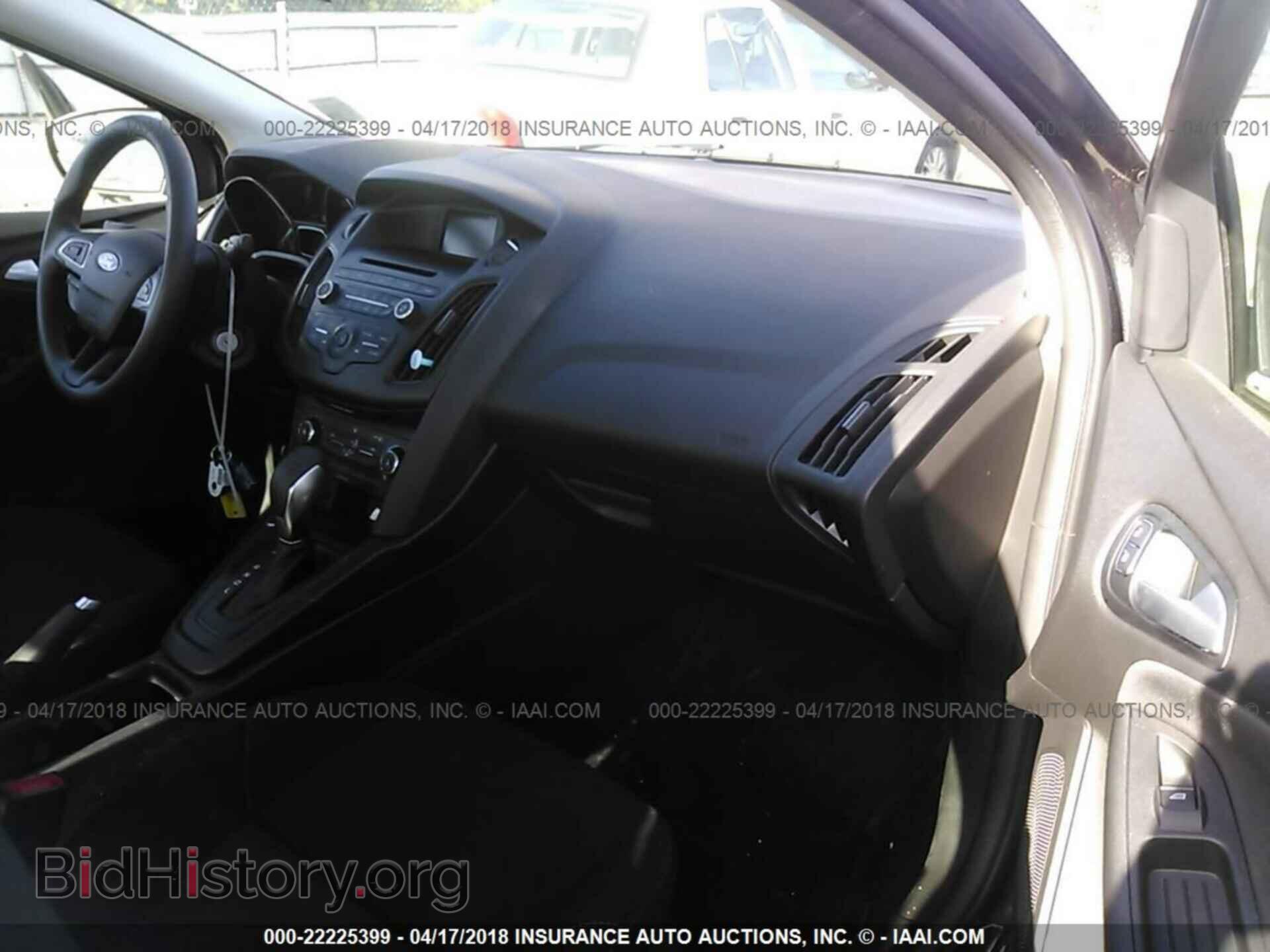 2017 Ford Focus - VIN: 1FADP3F24HL322521 - Фото 5