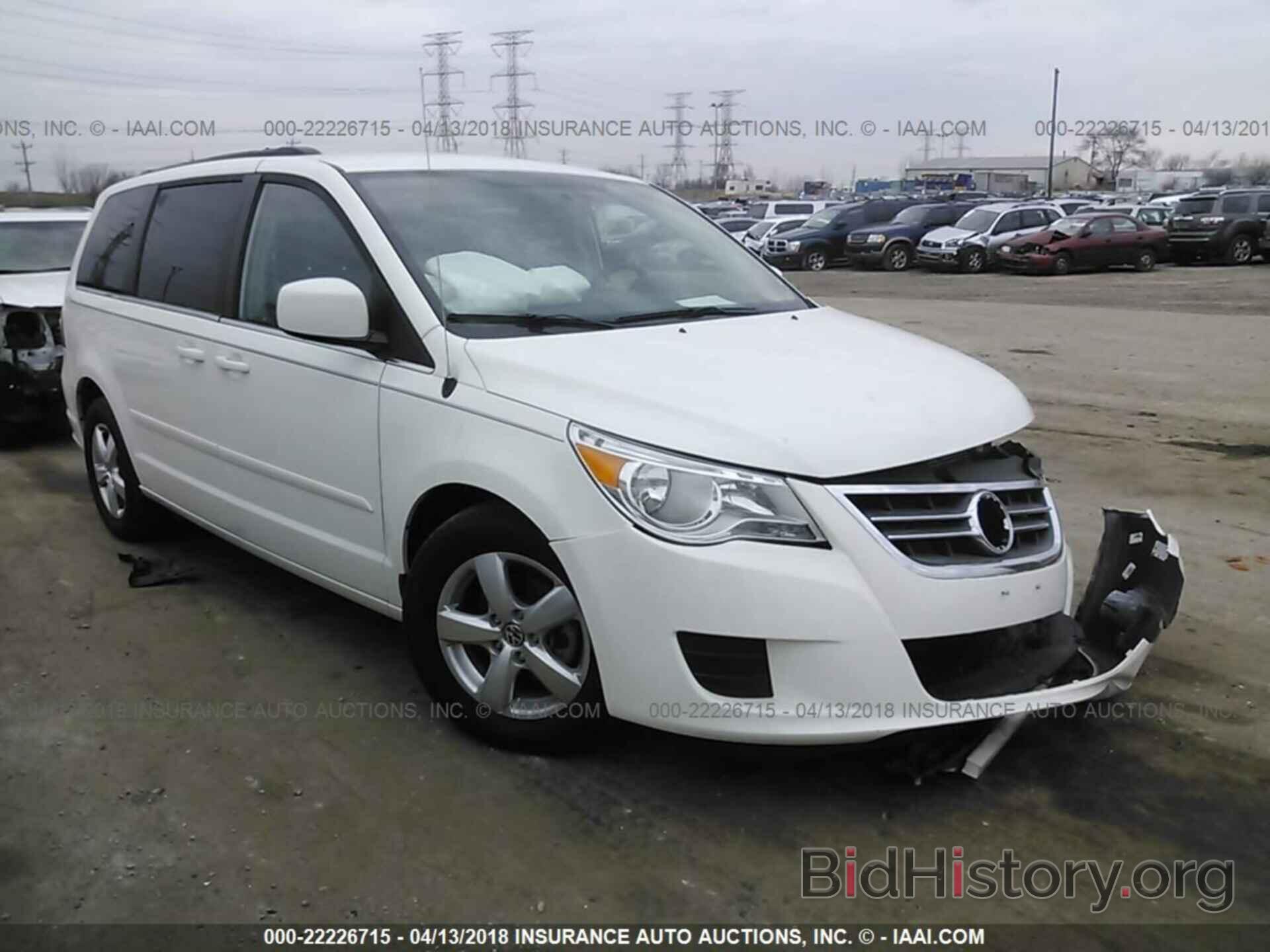 Photo 2V4RW3DG4BR738834 - Volkswagen Routan 2011