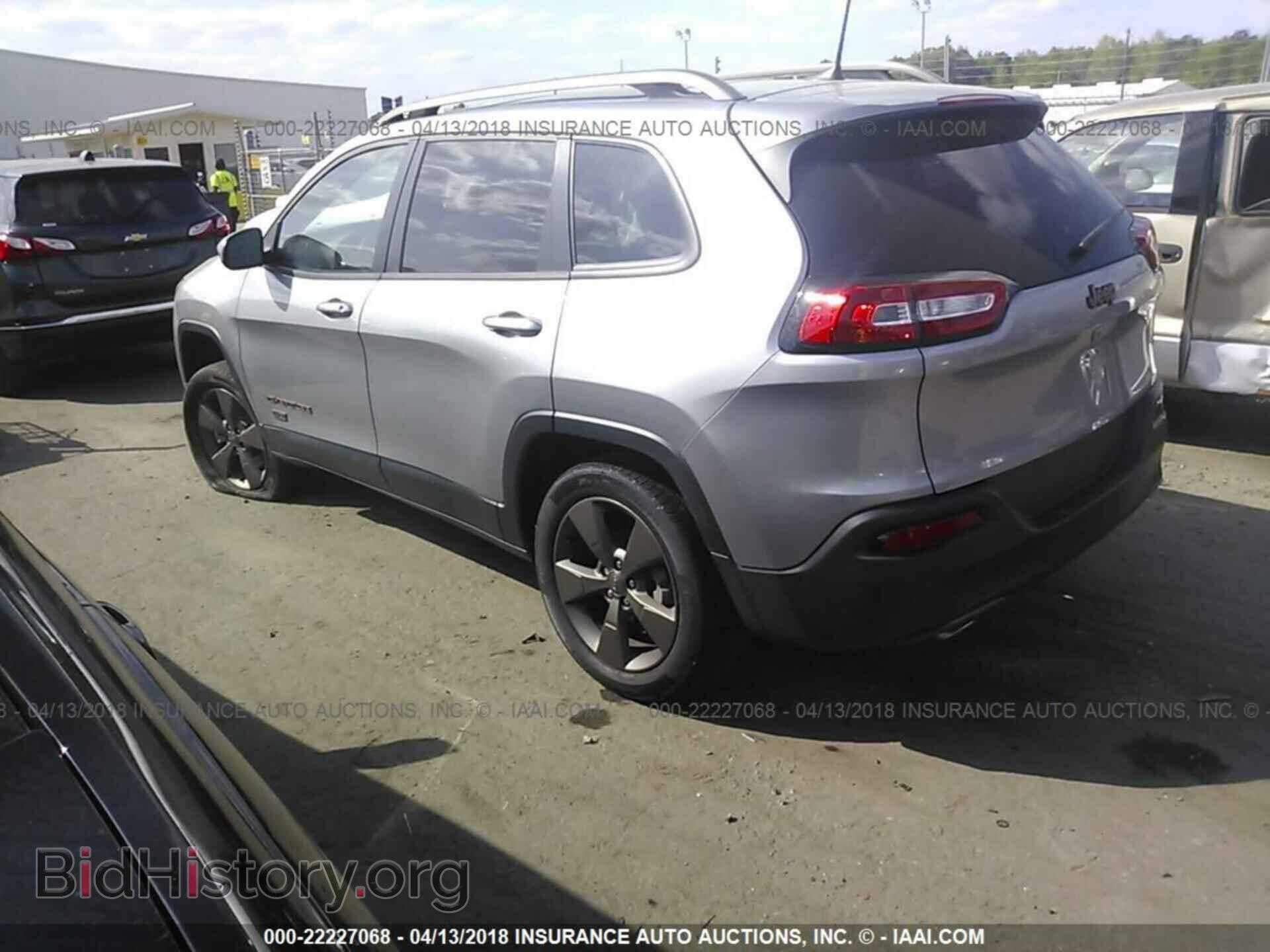 2017 Jeep Cherokee - VIN: 1C4PJLCB1HW527421 - Фото 3