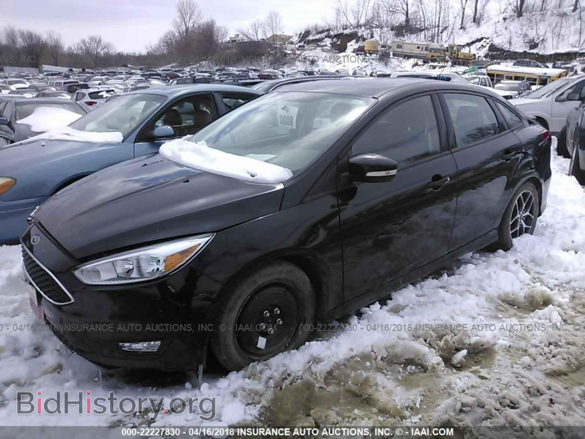 2015 Ford Focus - VIN: 1FADP3F27FL220630 - Photo 2
