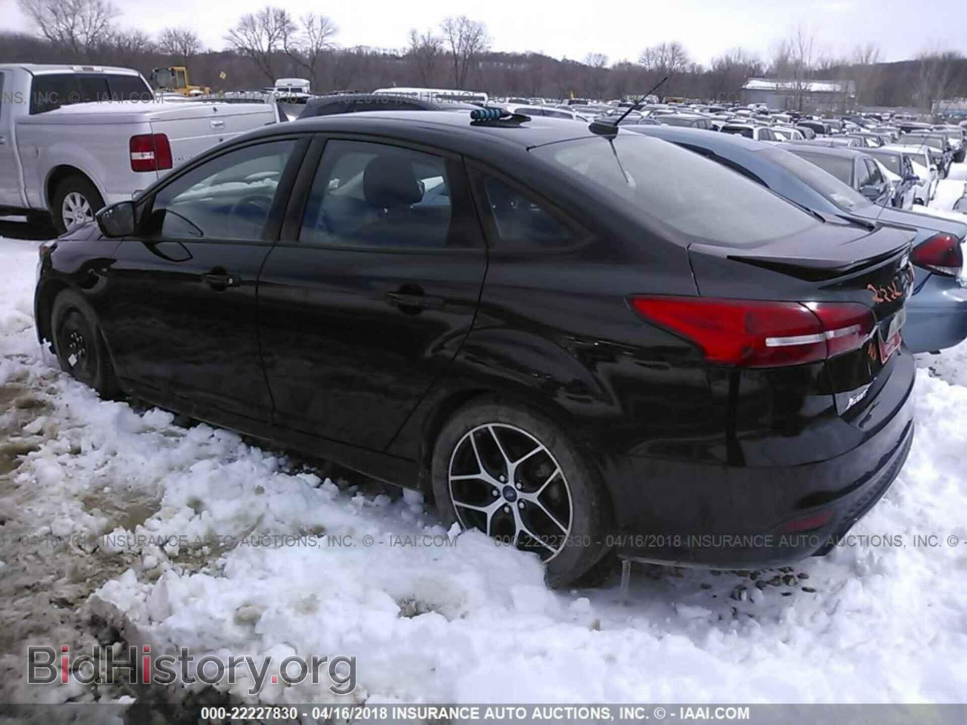 2015 Ford Focus - VIN: 1FADP3F27FL220630 - Photo 3