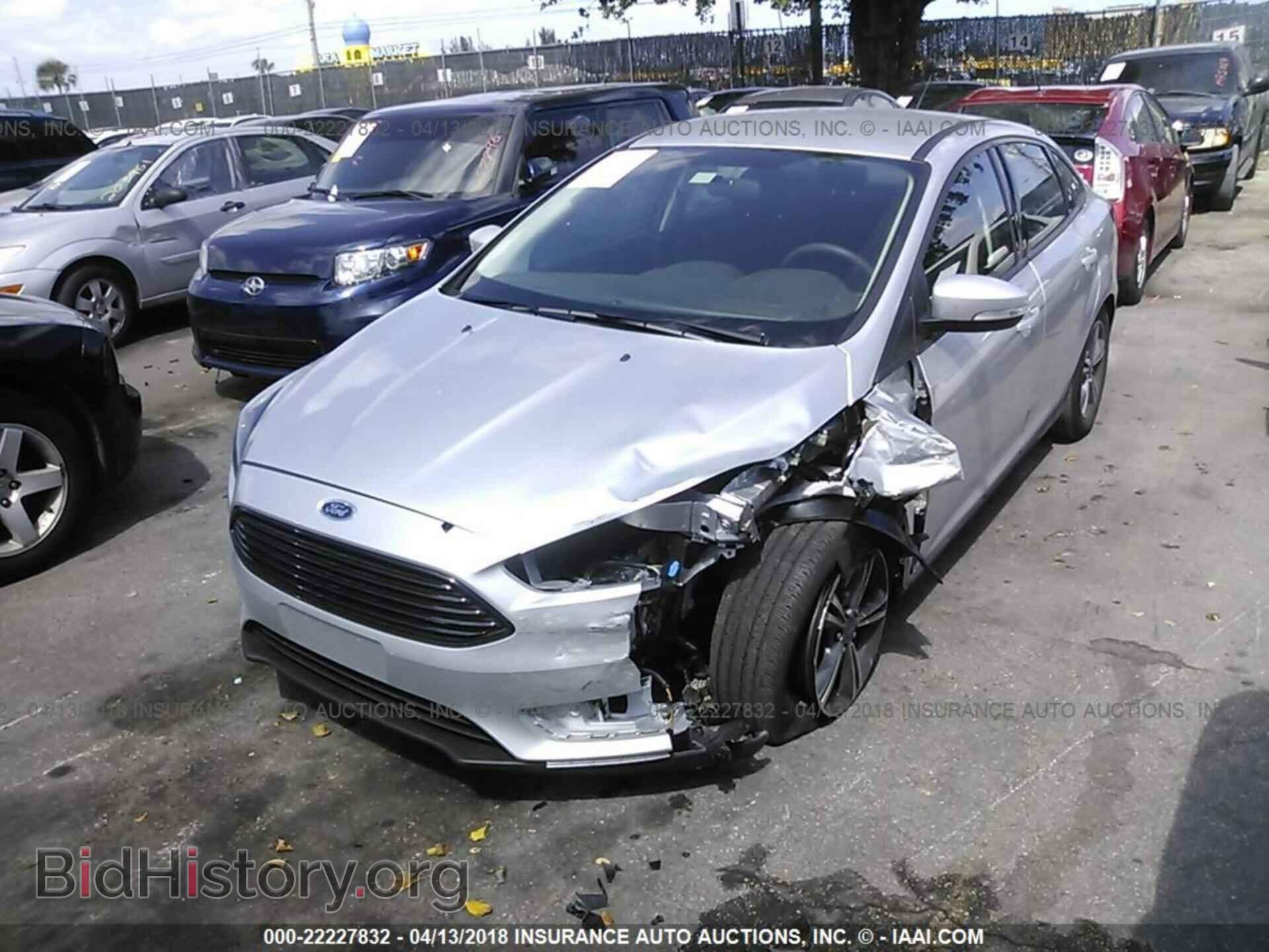2017 Ford Focus - VIN: 1FADP3FE6HL337824 - Photo 2