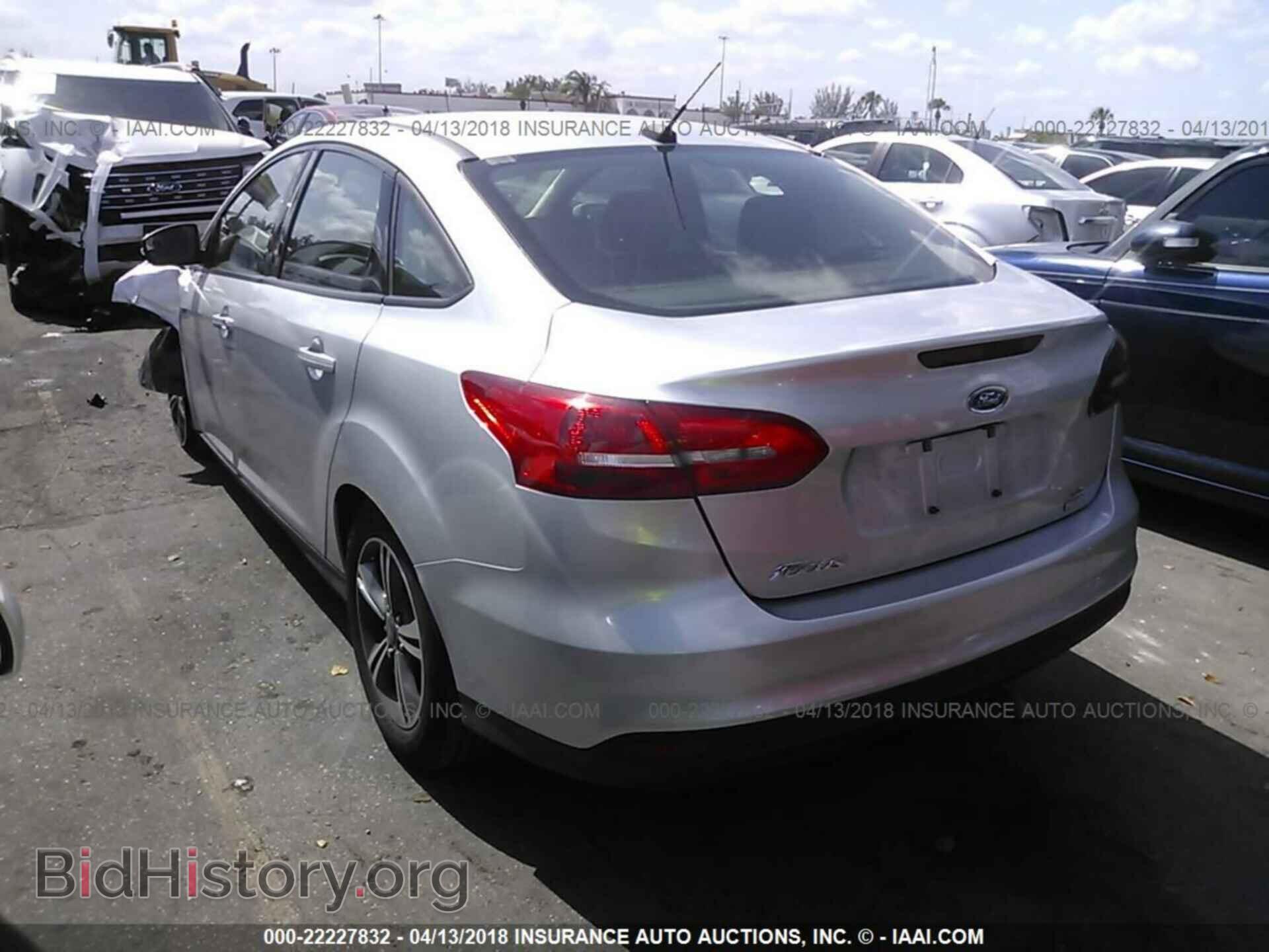 2017 Ford Focus - VIN: 1FADP3FE6HL337824 - Photo 3