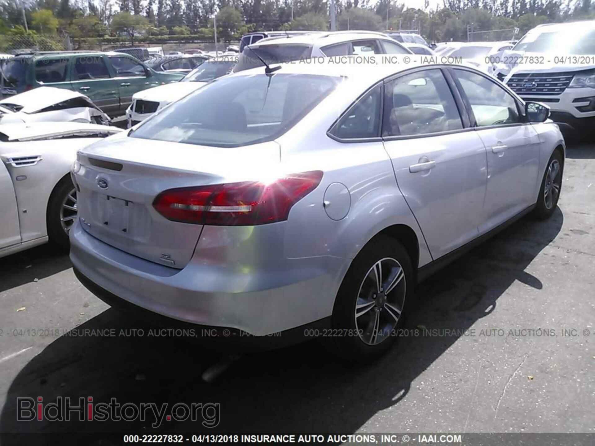 2017 Ford Focus - VIN: 1FADP3FE6HL337824 - Photo 4