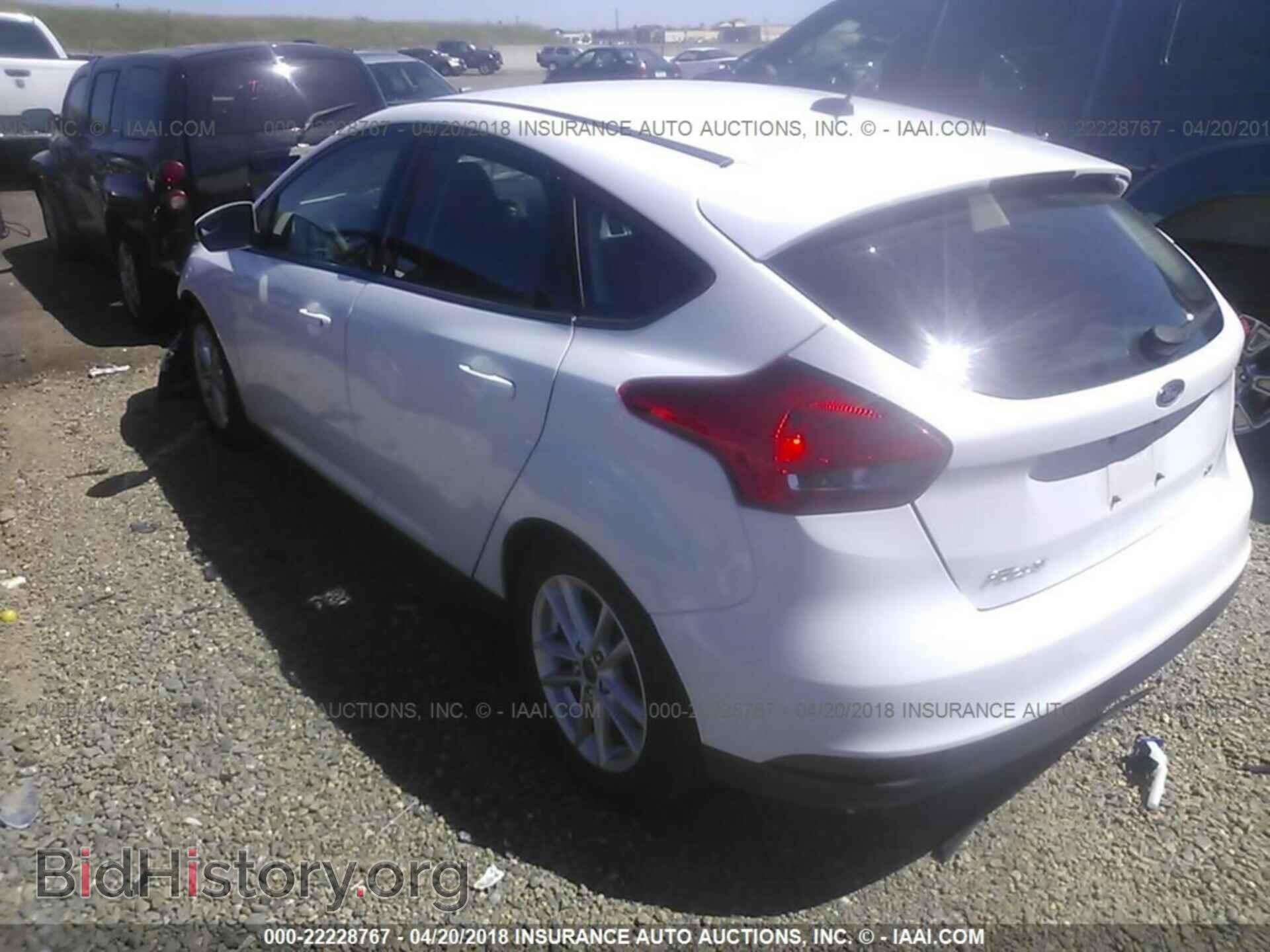 2016 Ford Focus - VIN: 1FADP3K23GL284686 - Photo 3