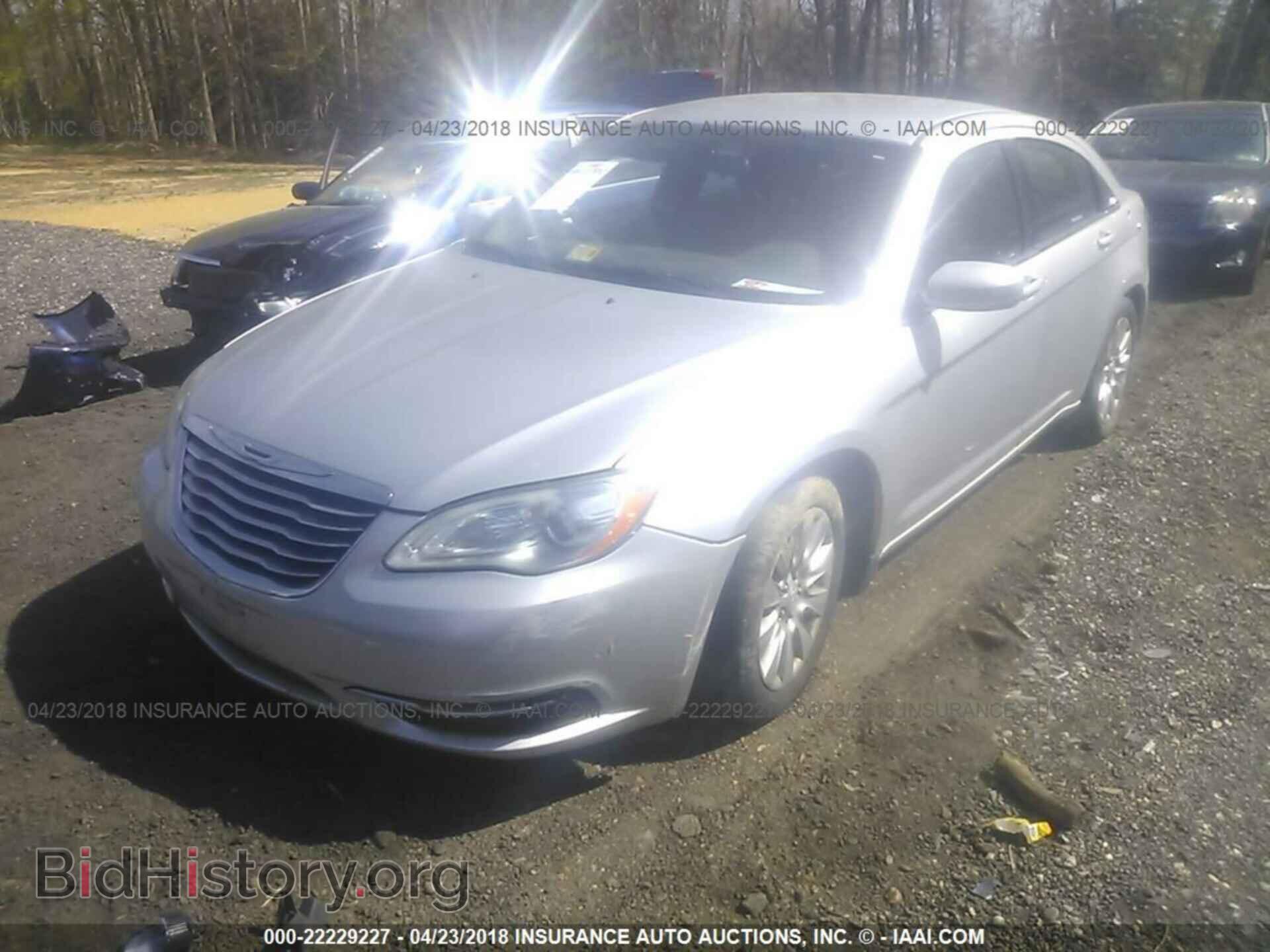 2012 Chrysler 200 - VIN: 1C3CCBAB2CN104601 - Фото 2