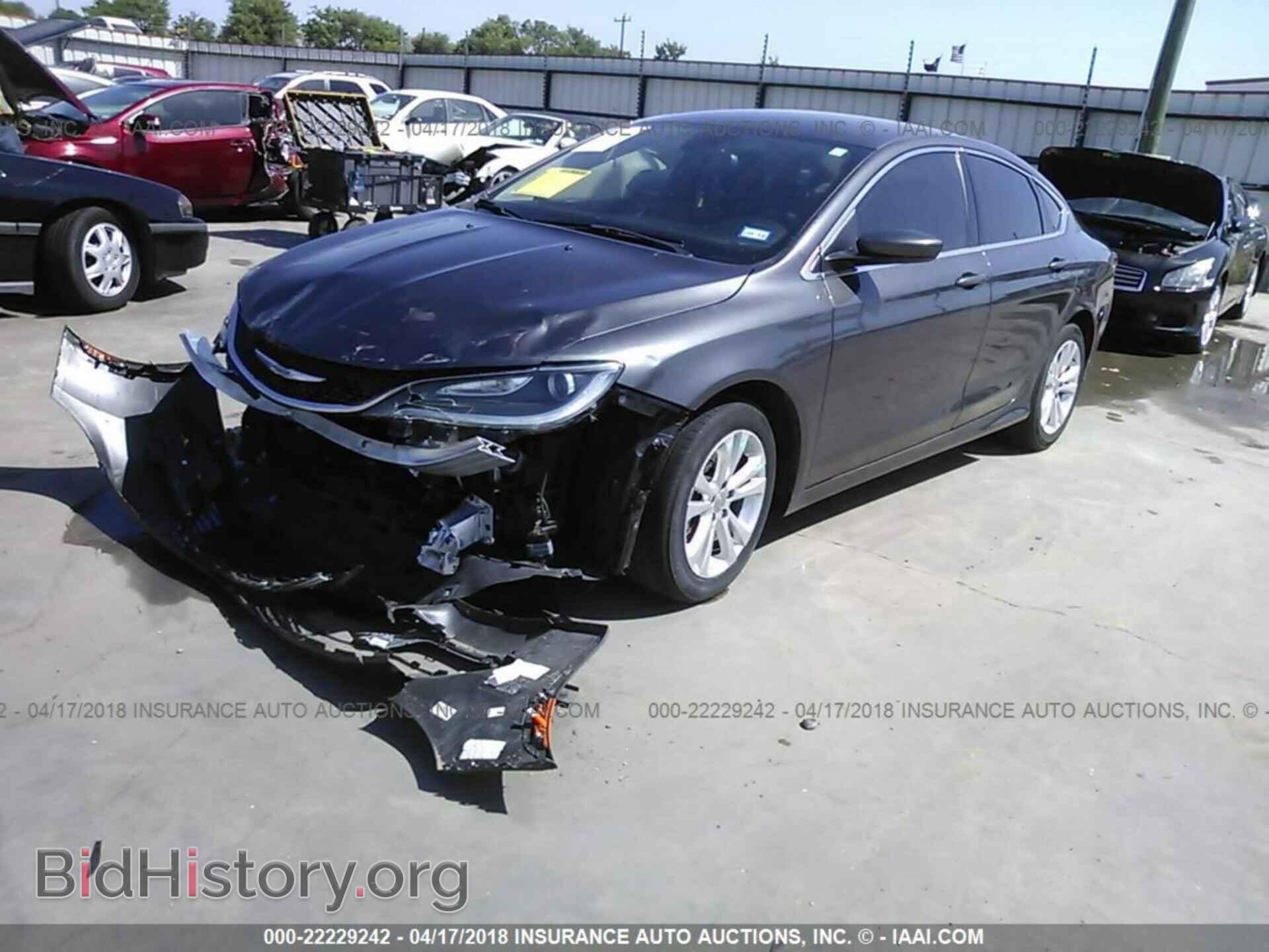 2015 Chrysler 200 - VIN: 1C3CCCABXFN699742 - Photo 2