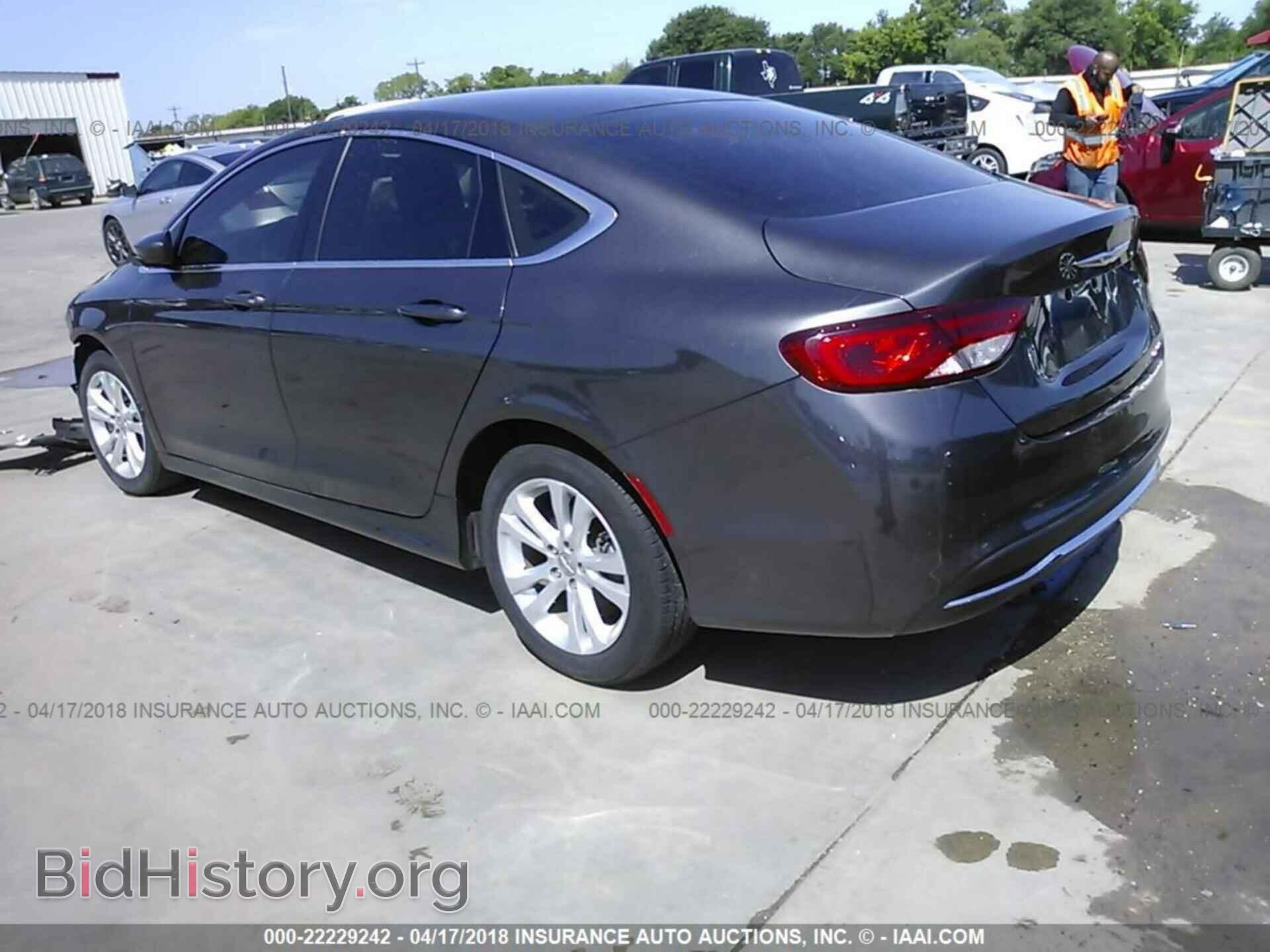 2015 Chrysler 200 - VIN: 1C3CCCABXFN699742 - Photo 3