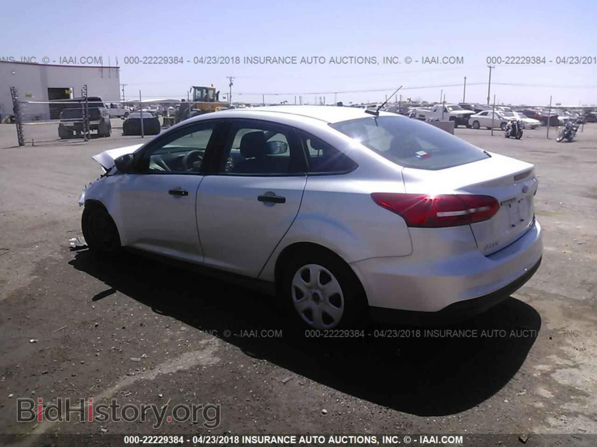 2016 Ford Focus - VIN: 1FADP3E21GL253089 - Фото 3