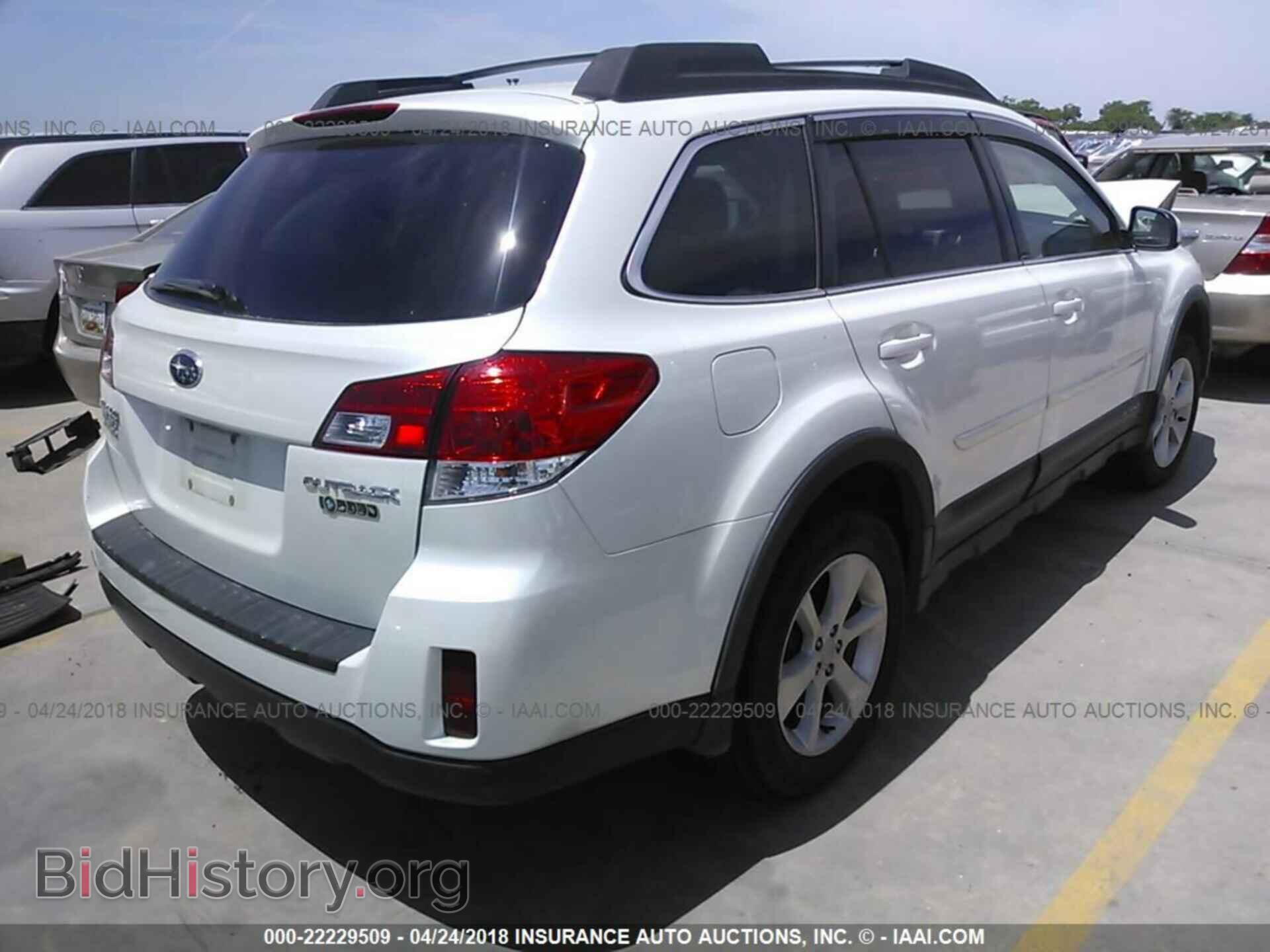 2013 Subaru Outback - VIN: 4S4BRCCC4D3276817 - Photo 4