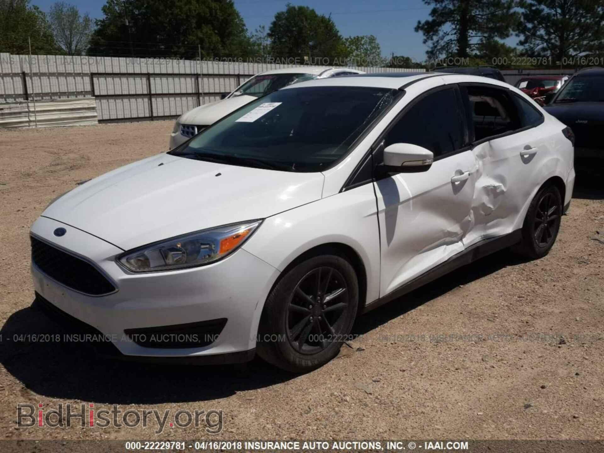 2016 Ford Focus - VIN: 1FADP3F23GL284469 - Photo 2