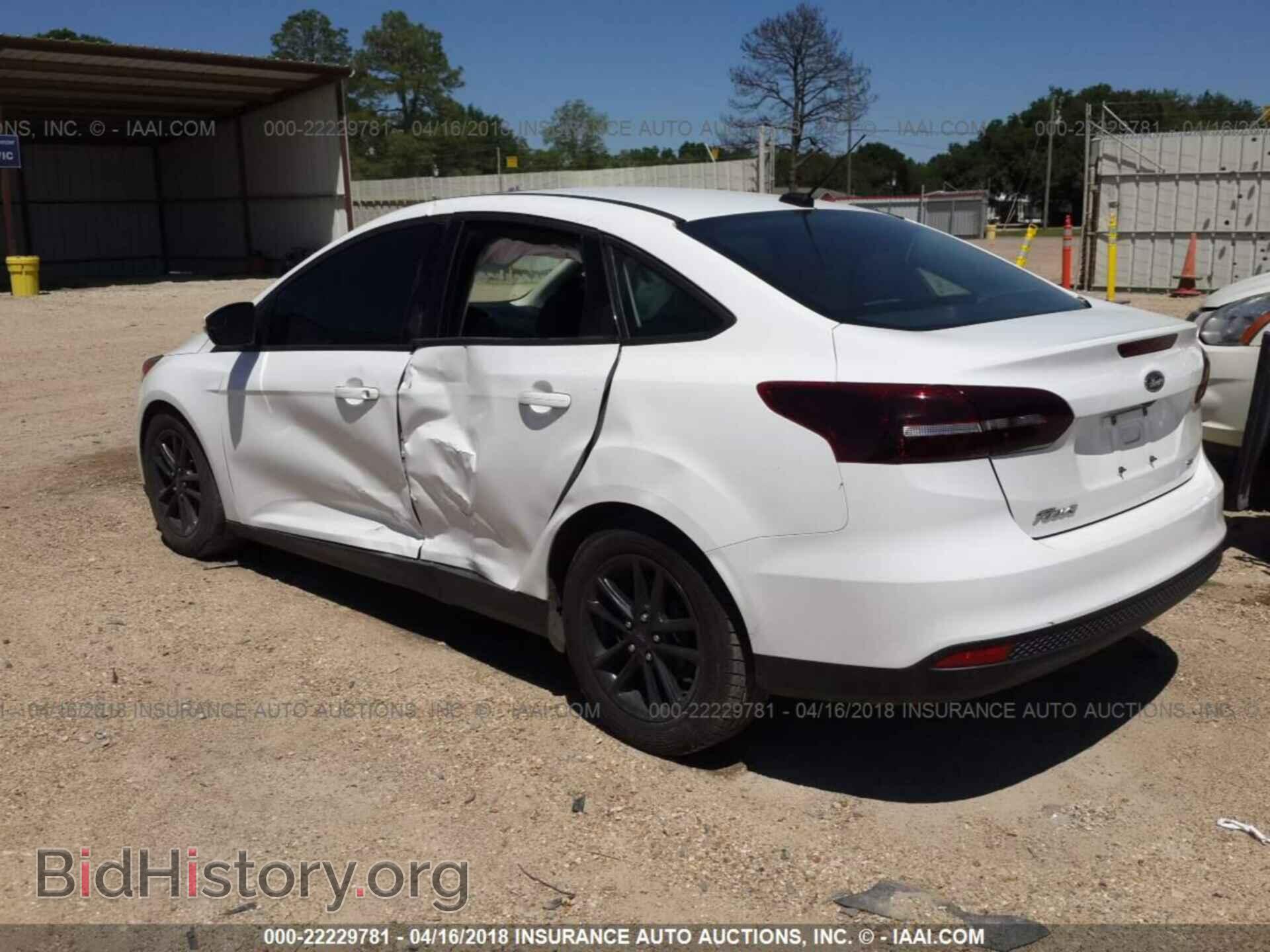 2016 Ford Focus - VIN: 1FADP3F23GL284469 - Photo 3