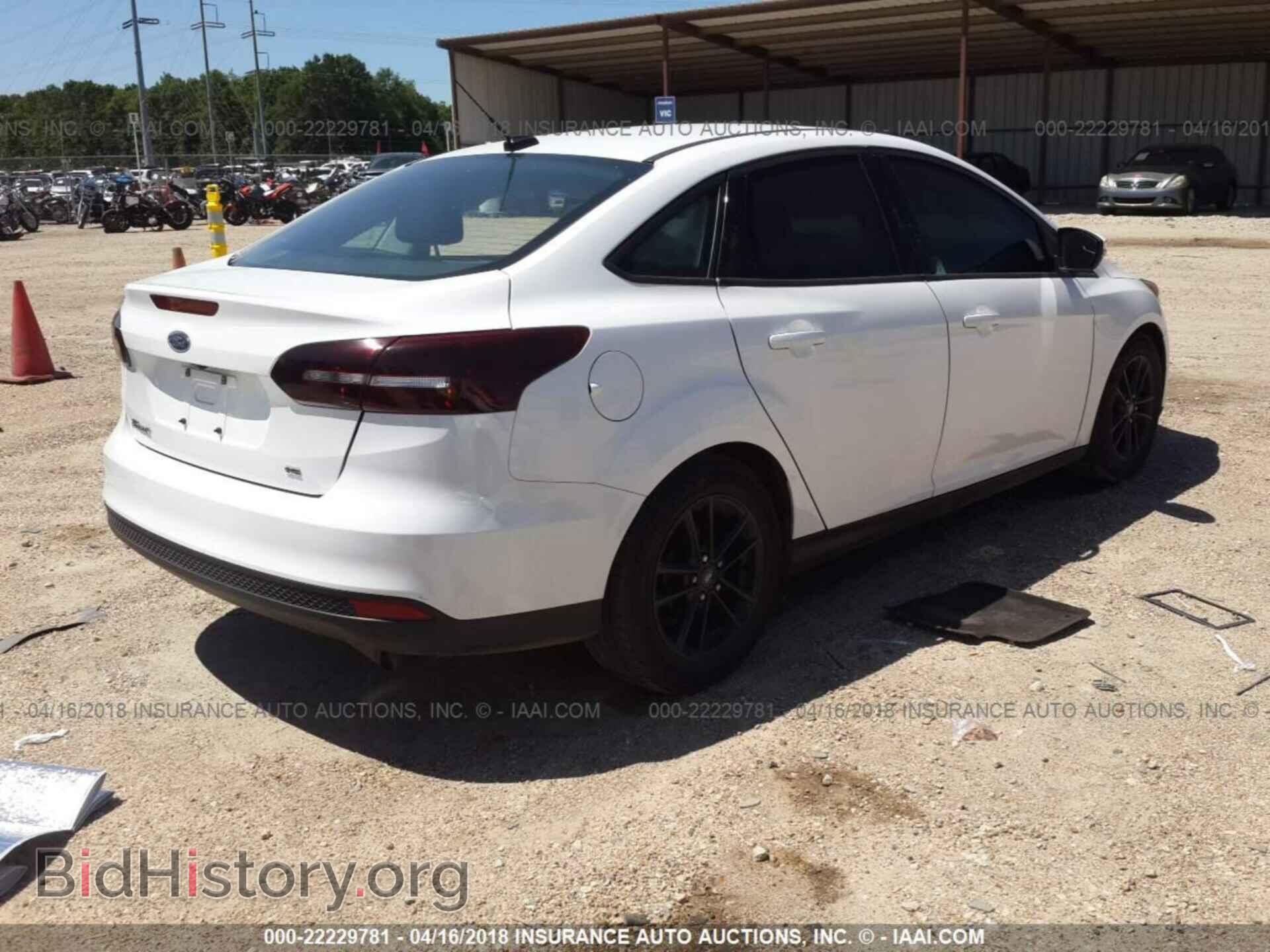 2016 Ford Focus - VIN: 1FADP3F23GL284469 - Photo 4