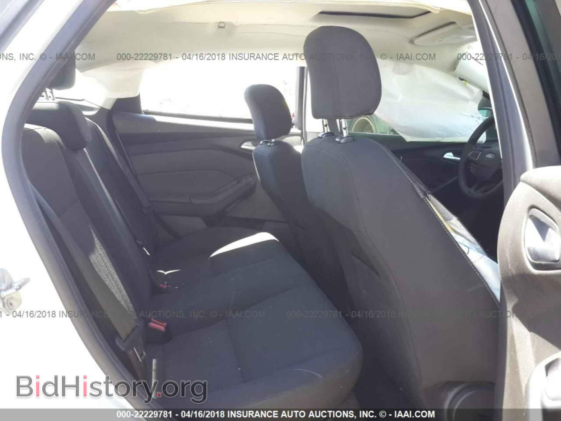 2016 Ford Focus - VIN: 1FADP3F23GL284469 - Photo 8