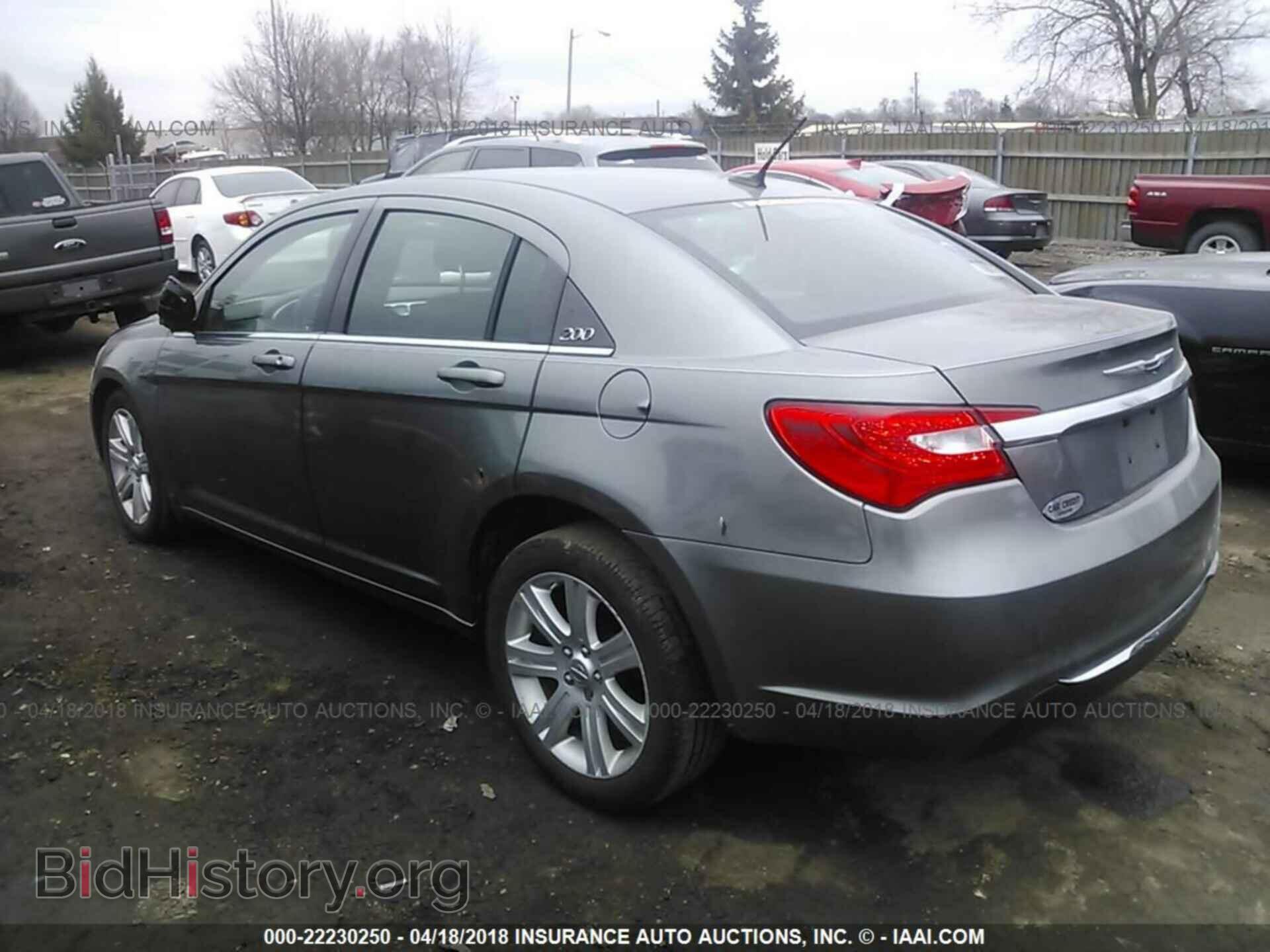 2013 Chrysler 200 - VIN: 1C3CCBABXDN669826 - Photo 3
