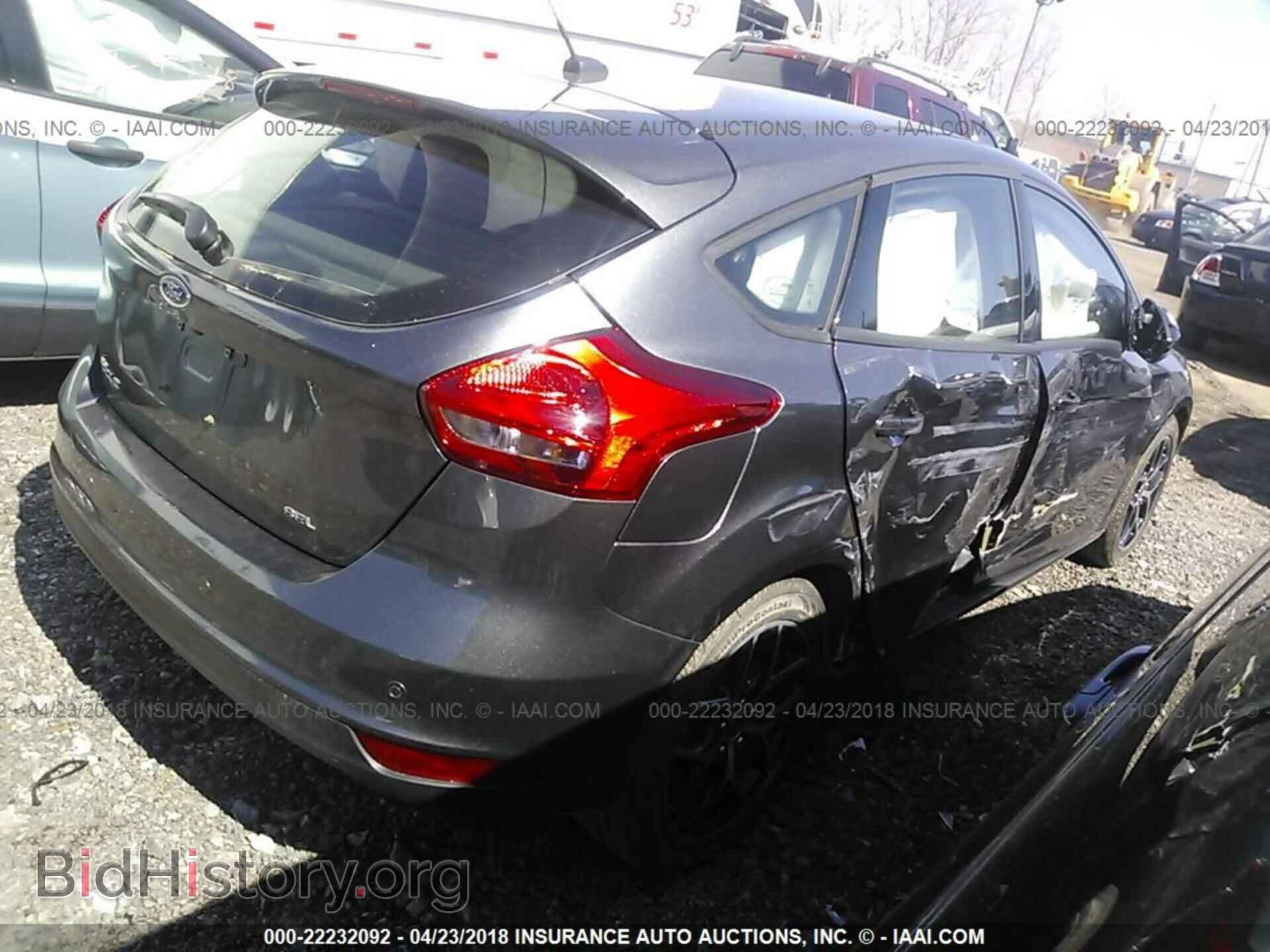 2017 Ford Focus - VIN: 1FADP3M24HL302756 - Photo 4