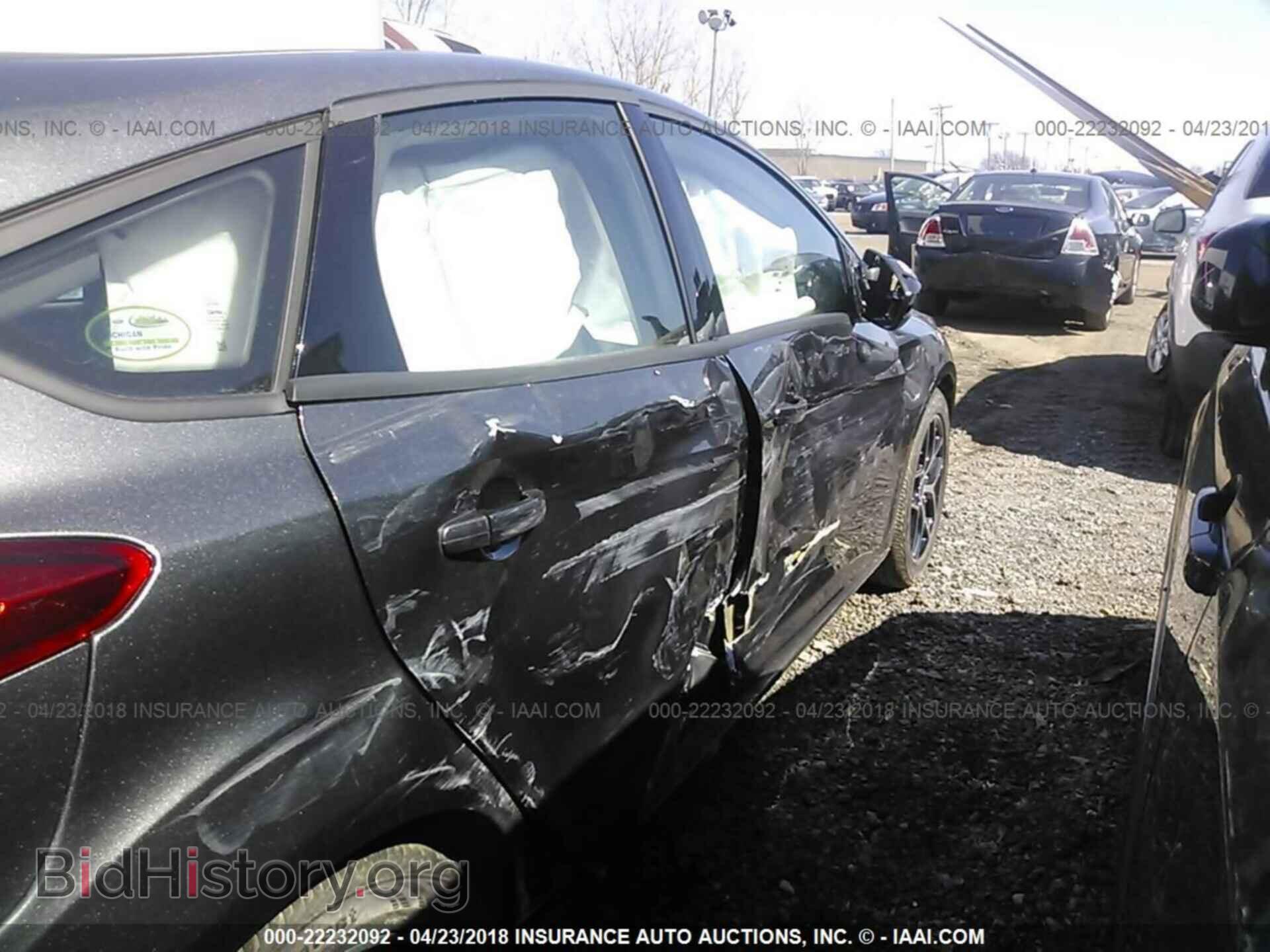2017 Ford Focus - VIN: 1FADP3M24HL302756 - Photo 6