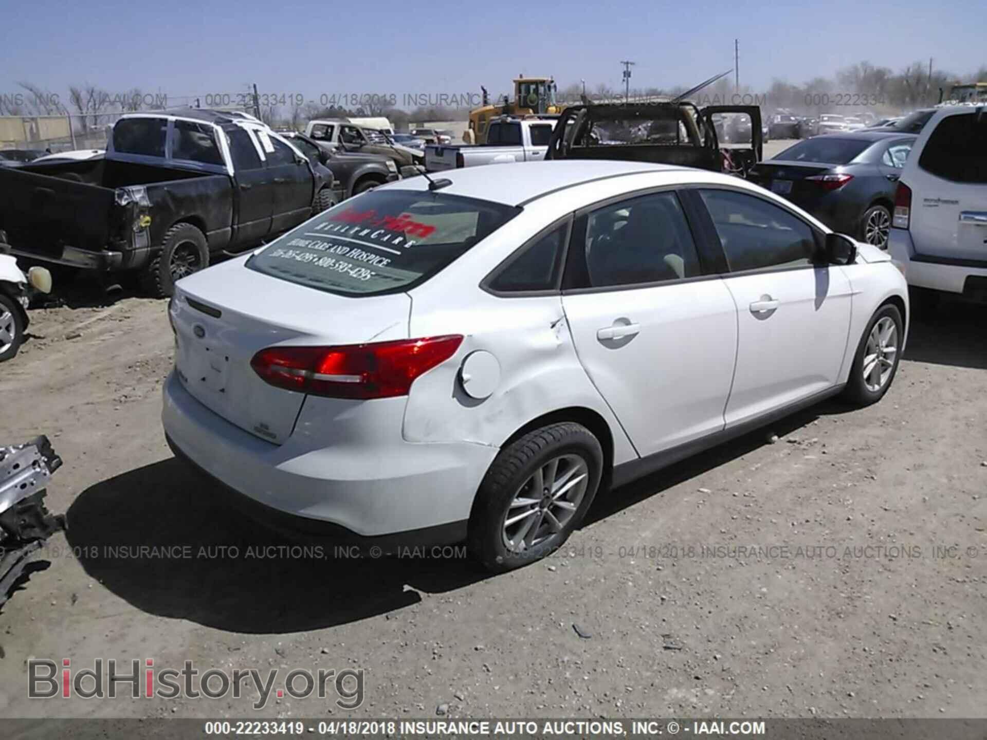 2015 Ford Focus - VIN: 1FADP3F27FL231272 - Photo 4