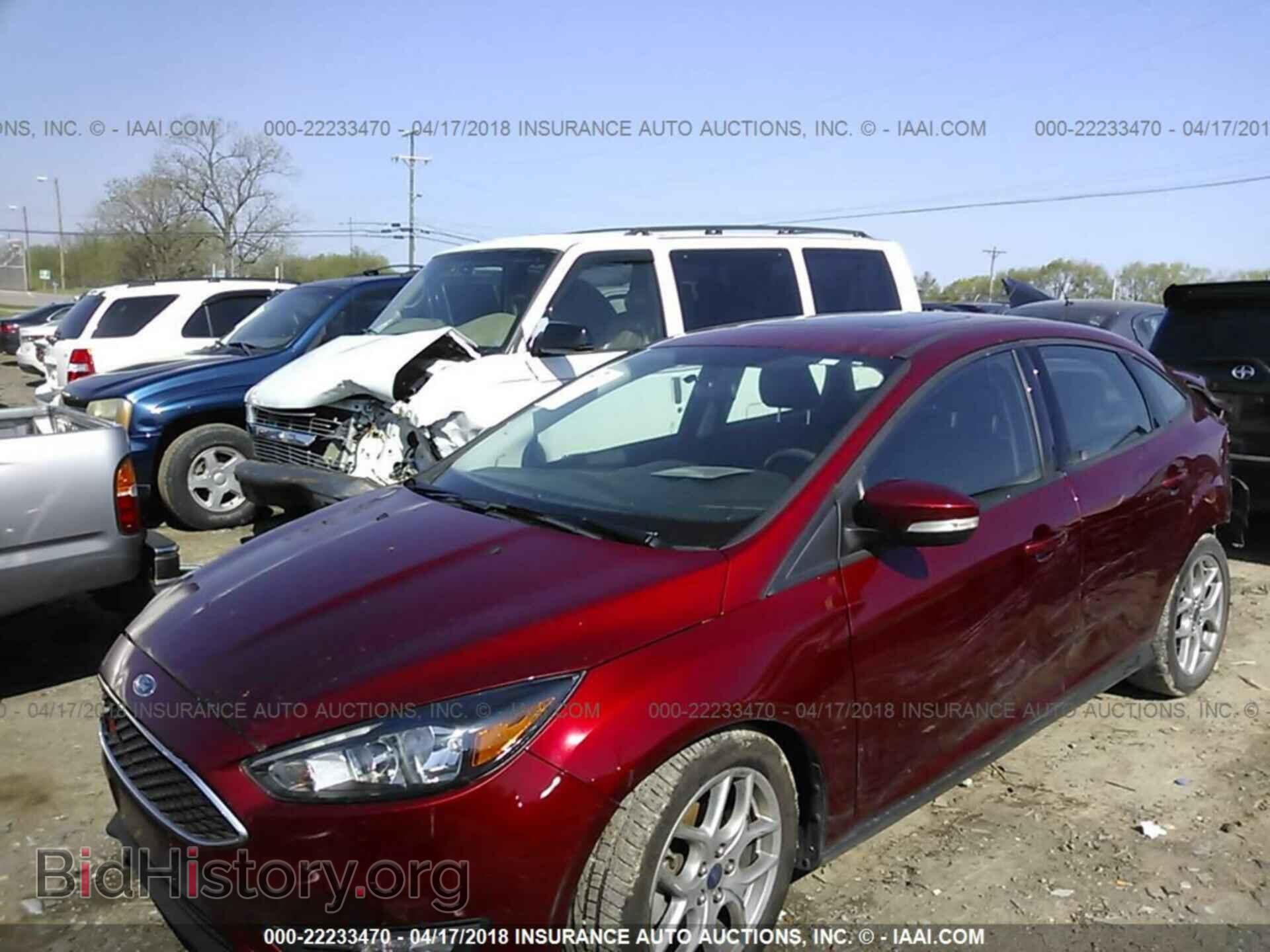 2015 Ford Focus - VIN: 1FADP3F27FL273425 - Photo 2
