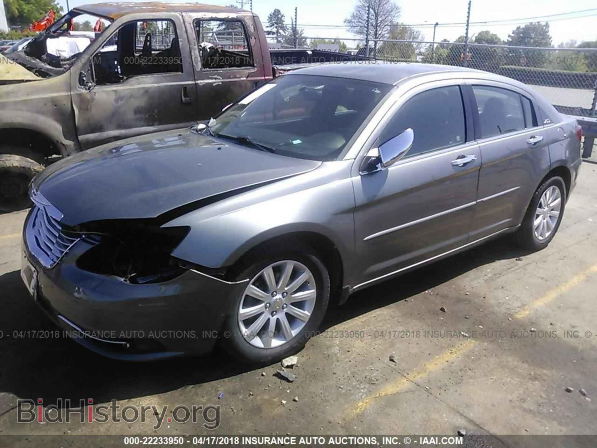 2013 Chrysler 200 - VIN: 1C3CCBCG9DN607620 - Photo 2