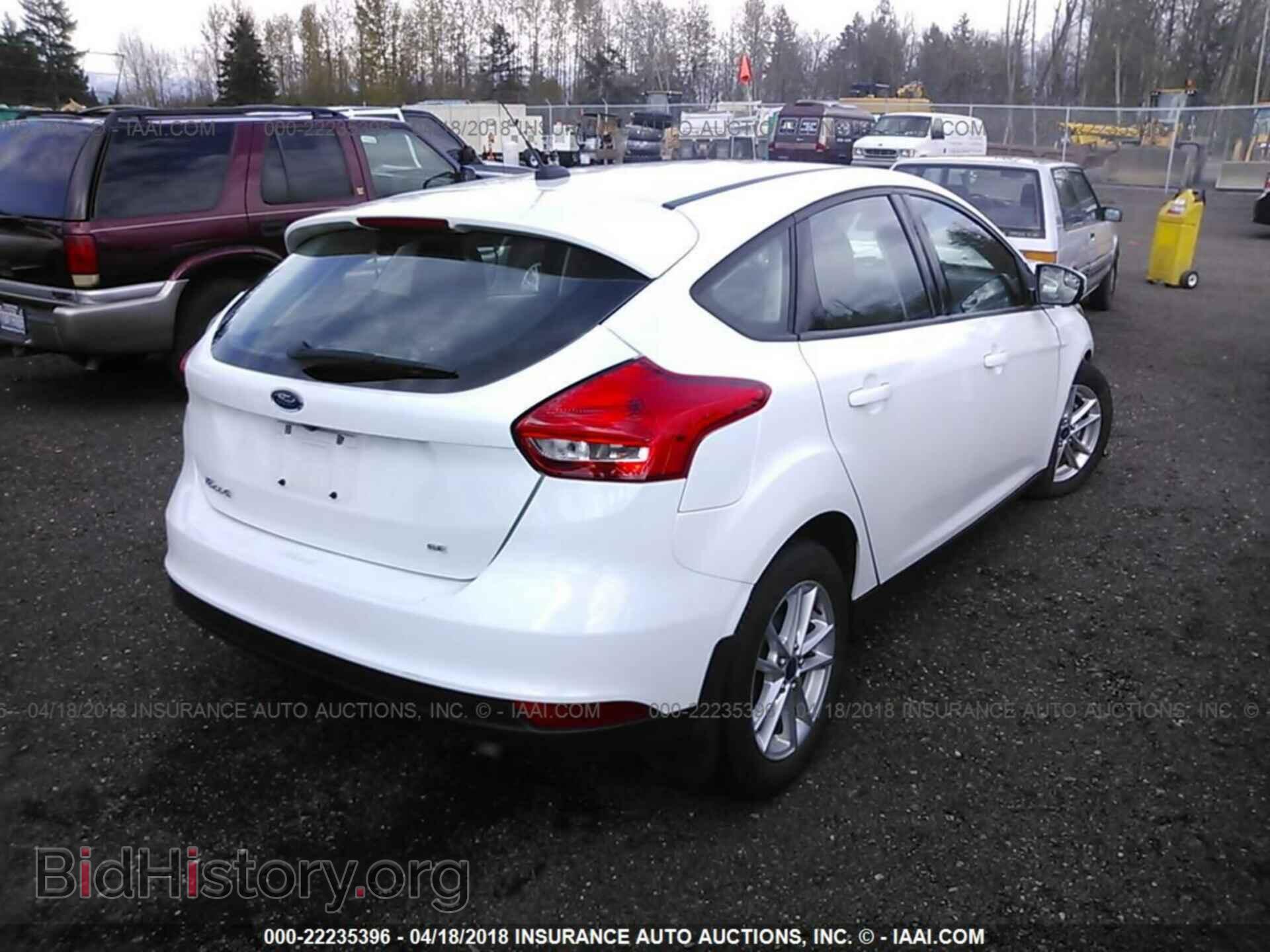 2016 Ford Focus - VIN: 1FADP3K22GL234717 - Photo 4